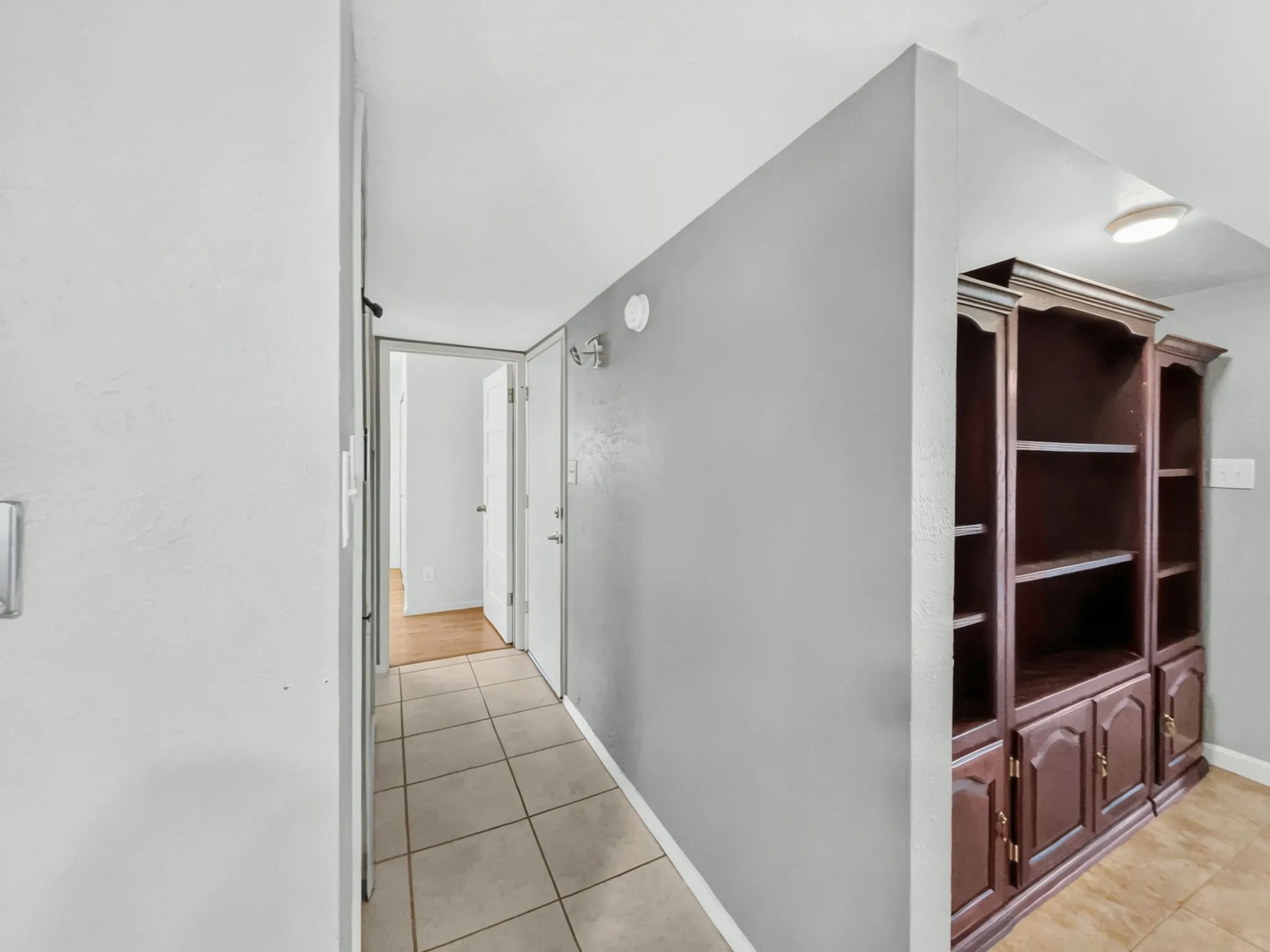 Single Family Residence For Sale in Tarrant County , 3820 Aspenwood Drive, Bedford, Texas 76021, 3 Bedroom, 2 Bathroom, 2 Garage spaces, 2,044 Sqft, built in 1979, mls#21388748, Real Estate Agent in Bedford, Homes For Sale in Tarrant county, Homes For Sale in Bedford, Realtor in Bedford Texas, Real Estate Brokerage Independent Realty Texas, Luminita Cordes Realtor