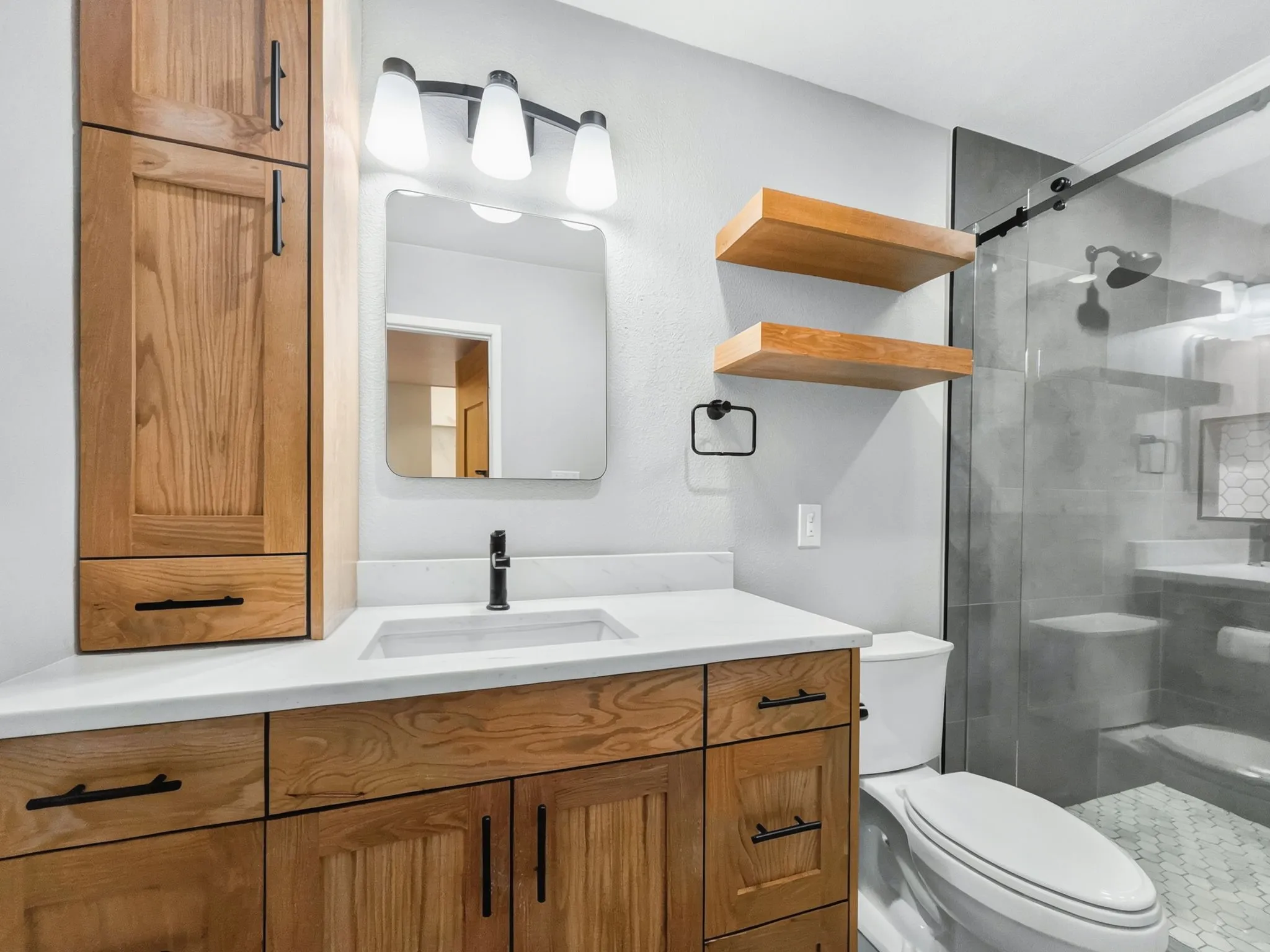 Single Family Residence For Sale in Tarrant County , 3820 Aspenwood Drive, Bedford, Texas 76021, 3 Bedroom, 2 Bathroom, 2 Garage spaces, 2,044 Sqft, built in 1979, mls#21388748, Real Estate Agent in Bedford, Homes For Sale in Tarrant county, Homes For Sale in Bedford, Realtor in Bedford Texas, Real Estate Brokerage Independent Realty Texas, Luminita Cordes Realtor
