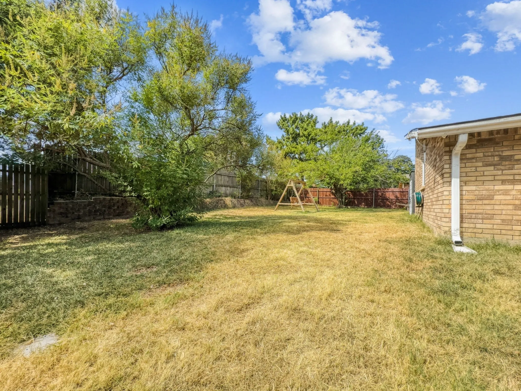 Single Family Residence For Sale in Tarrant County , 3820 Aspenwood Drive, Bedford, Texas 76021, 3 Bedroom, 2 Bathroom, 2 Garage spaces, 2,044 Sqft, built in 1979, mls#21388748, Real Estate Agent in Bedford, Homes For Sale in Tarrant county, Homes For Sale in Bedford, Realtor in Bedford Texas, Real Estate Brokerage Independent Realty Texas, Luminita Cordes Realtor