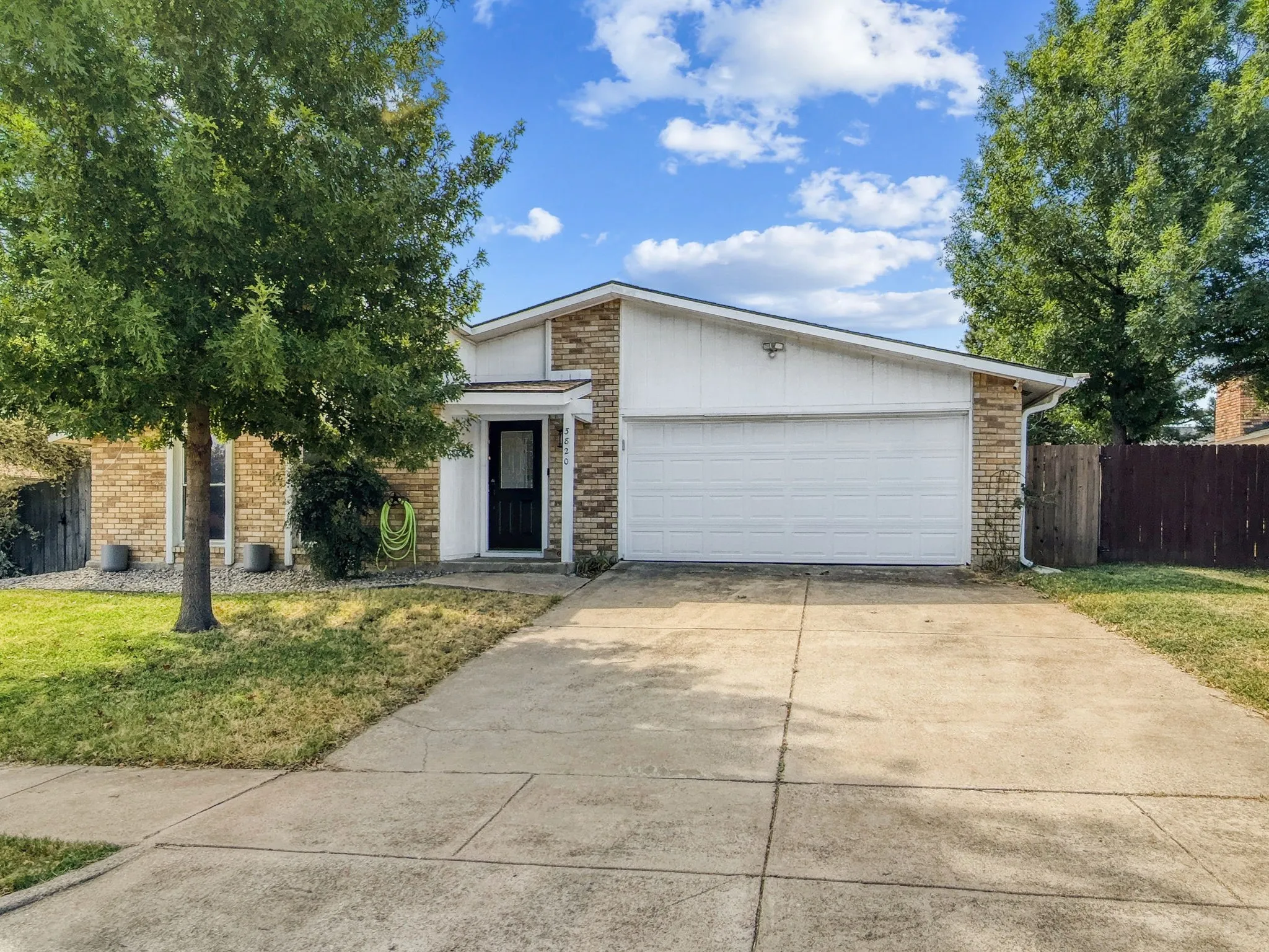 Single Family Residence For Sale in Tarrant County , 3820 Aspenwood Drive, Bedford, Texas 76021, 3 Bedroom, 2 Bathroom, 2 Garage spaces, 2,044 Sqft, built in 1979, mls#21388748, Real Estate Agent in Bedford, Homes For Sale in Tarrant county, Homes For Sale in Bedford, Realtor in Bedford Texas, Real Estate Brokerage Independent Realty Texas, Luminita Cordes Realtor