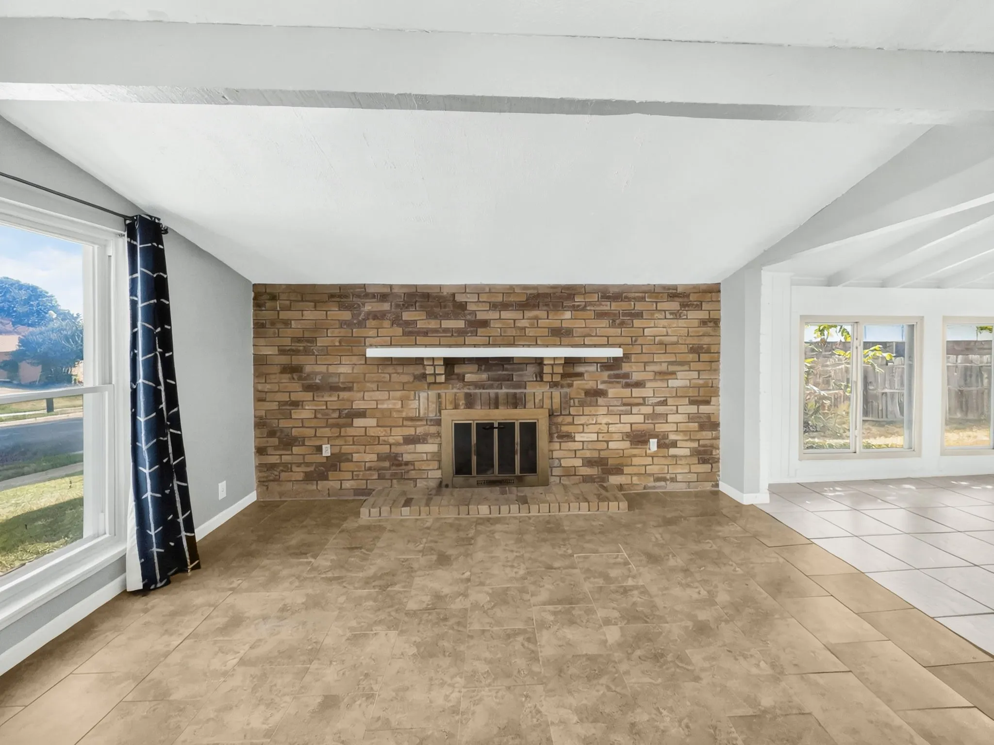 Single Family Residence For Sale in Tarrant County , 3820 Aspenwood Drive, Bedford, Texas 76021, 3 Bedroom, 2 Bathroom, 2 Garage spaces, 2,044 Sqft, built in 1979, mls#21388748, Real Estate Agent in Bedford, Homes For Sale in Tarrant county, Homes For Sale in Bedford, Realtor in Bedford Texas, Real Estate Brokerage Independent Realty Texas, Luminita Cordes Realtor