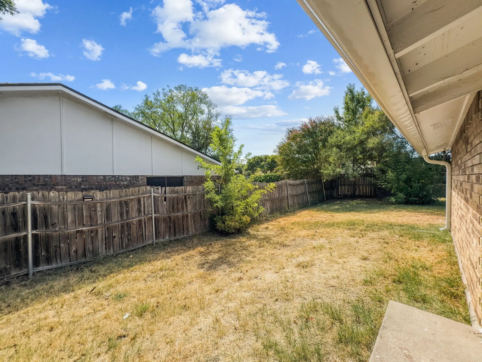 Single Family Residence For Sale in Tarrant County , 3820 Aspenwood Drive, Bedford, Texas 76021, 3 Bedroom, 2 Bathroom, 2 Garage spaces, 2,044 Sqft, built in 1979, mls#21388748, Real Estate Agent in Bedford, Homes For Sale in Tarrant county, Homes For Sale in Bedford, Realtor in Bedford Texas, Real Estate Brokerage Independent Realty Texas, Luminita Cordes Realtor