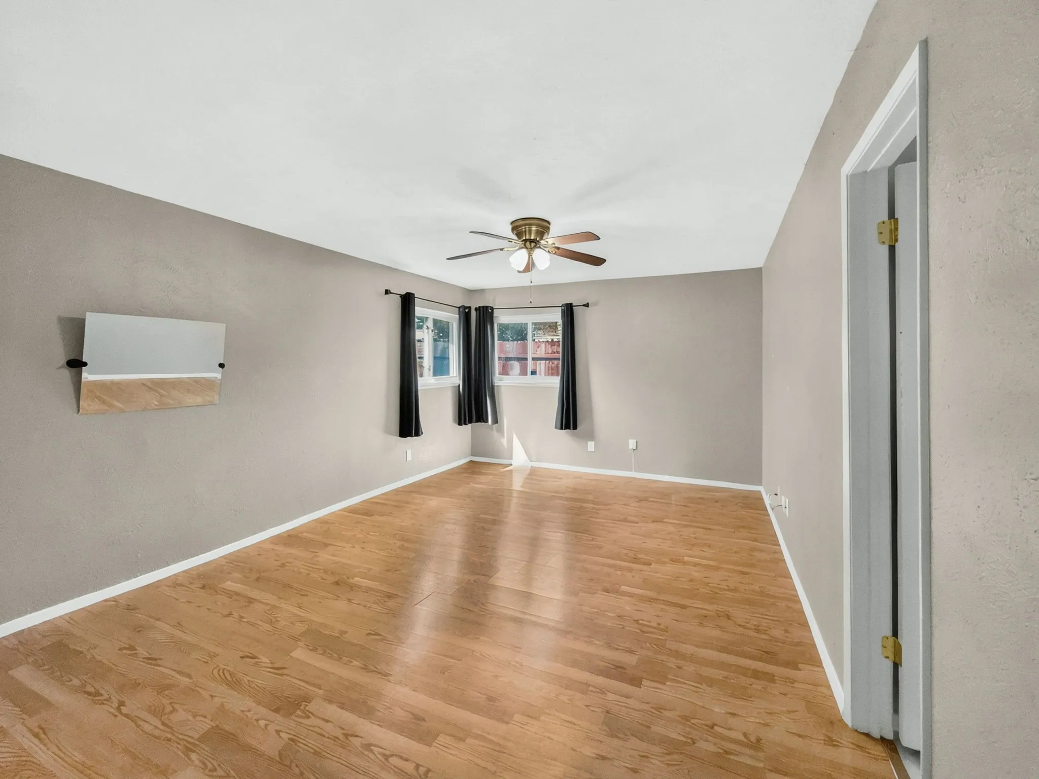 Single Family Residence For Sale in Tarrant County , 3820 Aspenwood Drive, Bedford, Texas 76021, 3 Bedroom, 2 Bathroom, 2 Garage spaces, 2,044 Sqft, built in 1979, mls#21388748, Real Estate Agent in Bedford, Homes For Sale in Tarrant county, Homes For Sale in Bedford, Realtor in Bedford Texas, Real Estate Brokerage Independent Realty Texas, Luminita Cordes Realtor