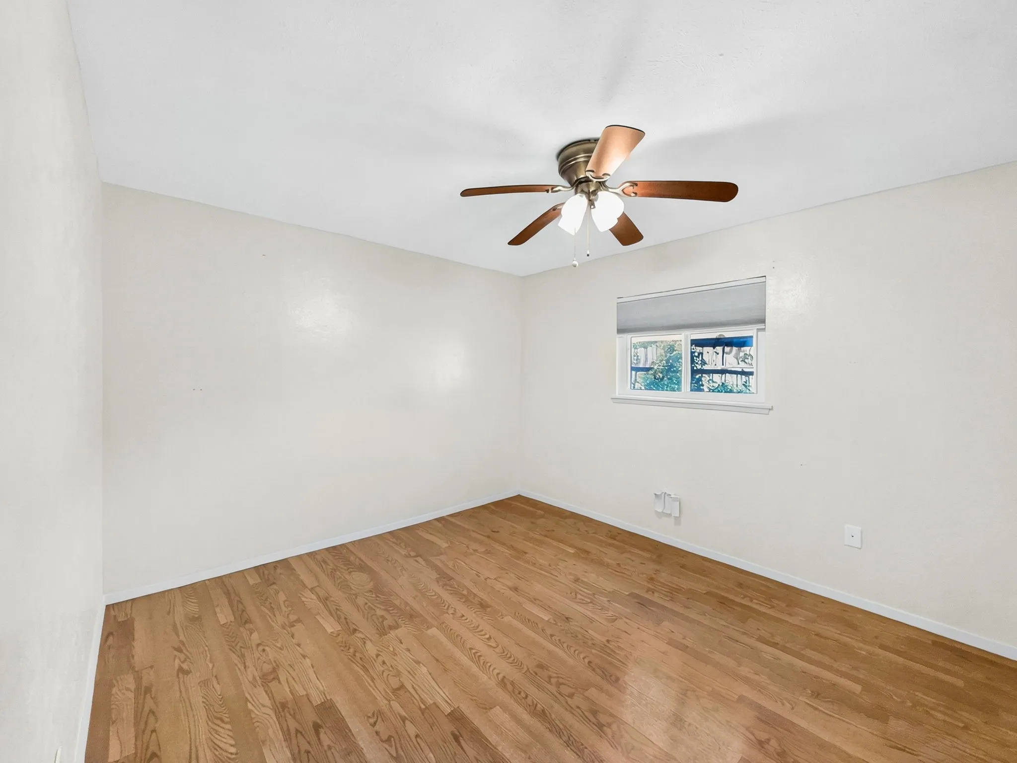 Single Family Residence For Sale in Tarrant County , 3820 Aspenwood Drive, Bedford, Texas 76021, 3 Bedroom, 2 Bathroom, 2 Garage spaces, 2,044 Sqft, built in 1979, mls#21388748, Real Estate Agent in Bedford, Homes For Sale in Tarrant county, Homes For Sale in Bedford, Realtor in Bedford Texas, Real Estate Brokerage Independent Realty Texas, Luminita Cordes Realtor
