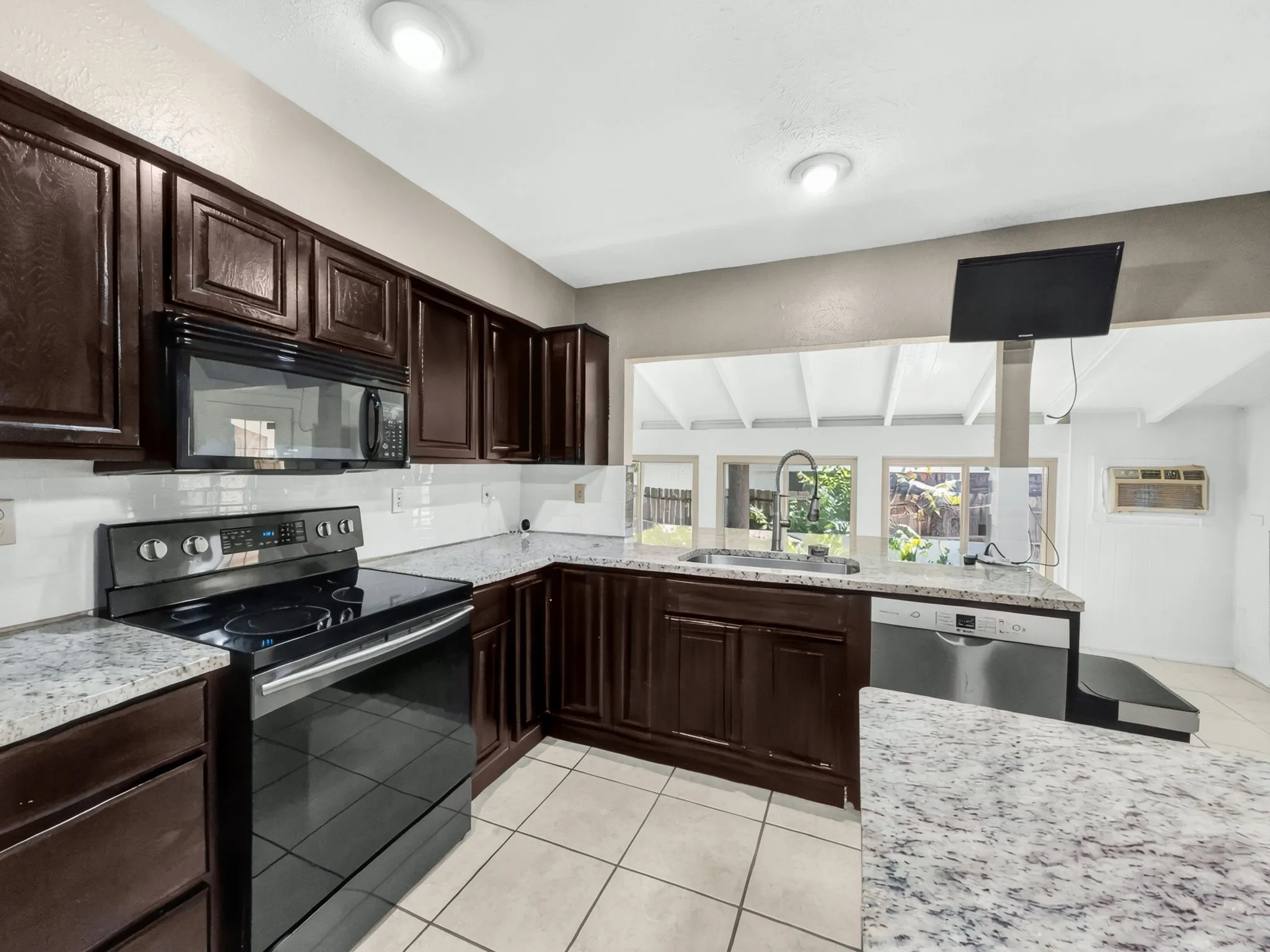 Single Family Residence For Sale in Tarrant County , 3820 Aspenwood Drive, Bedford, Texas 76021, 3 Bedroom, 2 Bathroom, 2 Garage spaces, 2,044 Sqft, built in 1979, mls#21388748, Real Estate Agent in Bedford, Homes For Sale in Tarrant county, Homes For Sale in Bedford, Realtor in Bedford Texas, Real Estate Brokerage Independent Realty Texas, Luminita Cordes Realtor