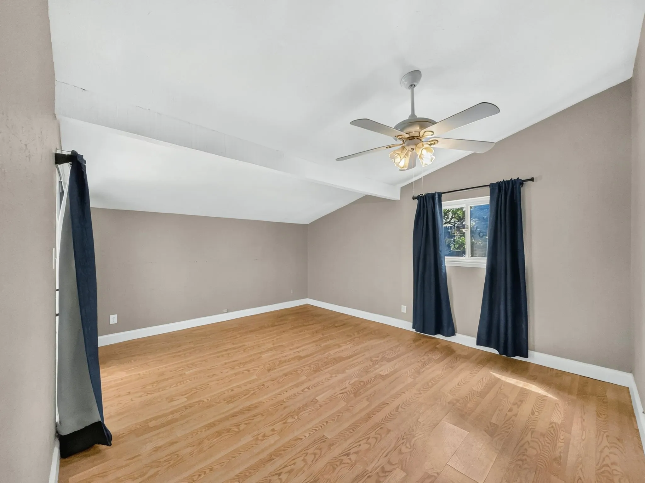 Single Family Residence For Sale in Tarrant County , 3820 Aspenwood Drive, Bedford, Texas 76021, 3 Bedroom, 2 Bathroom, 2 Garage spaces, 2,044 Sqft, built in 1979, mls#21388748, Real Estate Agent in Bedford, Homes For Sale in Tarrant county, Homes For Sale in Bedford, Realtor in Bedford Texas, Real Estate Brokerage Independent Realty Texas, Luminita Cordes Realtor