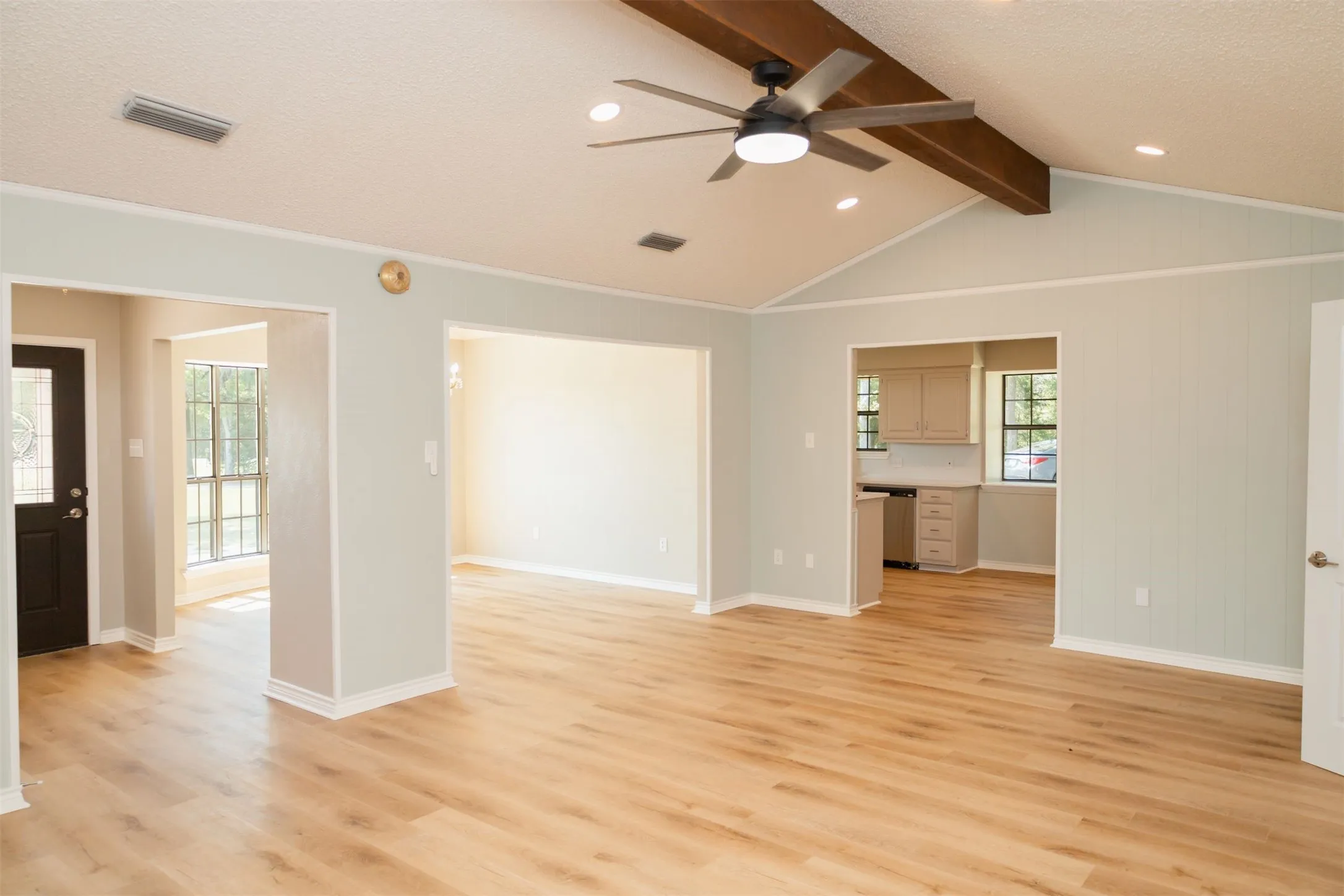 Single Family Residence For Rent in Hunt County , 6373 FM 2101, Quinlan, Texas 75474, 3 Bedroom, 3 Bathroom, 2 Garage spaces, 2,206 Sqft, built in 1984, mls#21388796, Real Estate Agent in Quinlan, Homes For Rent in Hunt county, Homes For Rent in Quinlan, Realtor in Quinlan Texas, Real Estate Brokerage Independent Realty Texas, Luminita Cordes Realtor