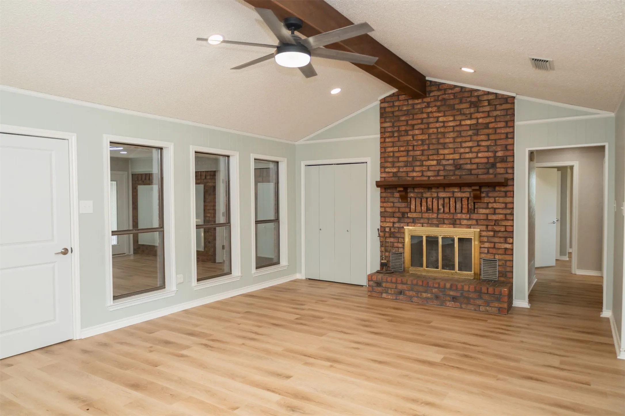 Single Family Residence For Rent in Hunt County , 6373 FM 2101, Quinlan, Texas 75474, 3 Bedroom, 3 Bathroom, 2 Garage spaces, 2,206 Sqft, built in 1984, mls#21388796, Real Estate Agent in Quinlan, Homes For Rent in Hunt county, Homes For Rent in Quinlan, Realtor in Quinlan Texas, Real Estate Brokerage Independent Realty Texas, Luminita Cordes Realtor