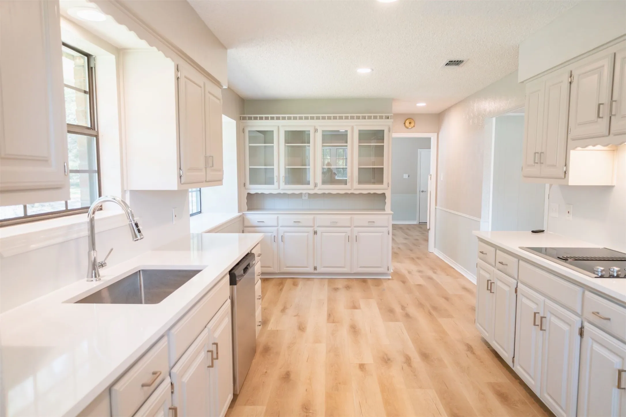 Single Family Residence For Rent in Hunt County , 6373 FM 2101, Quinlan, Texas 75474, 3 Bedroom, 3 Bathroom, 2 Garage spaces, 2,206 Sqft, built in 1984, mls#21388796, Real Estate Agent in Quinlan, Homes For Rent in Hunt county, Homes For Rent in Quinlan, Realtor in Quinlan Texas, Real Estate Brokerage Independent Realty Texas, Luminita Cordes Realtor