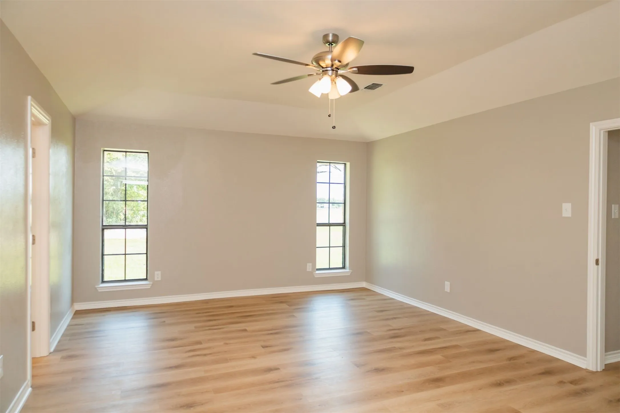 Single Family Residence For Sale in Hunt County , 6373 FM 2101, Quinlan, Texas 75474, 3 Bedroom, 3 Bathroom, 2 Garage spaces, 2,206 Sqft, built in 1984, mls#21388799, Real Estate Agent in Quinlan, Homes For Sale in Hunt county, Homes For Sale in Quinlan, Realtor in Quinlan Texas, Real Estate Brokerage Independent Realty Texas, Luminita Cordes Realtor
