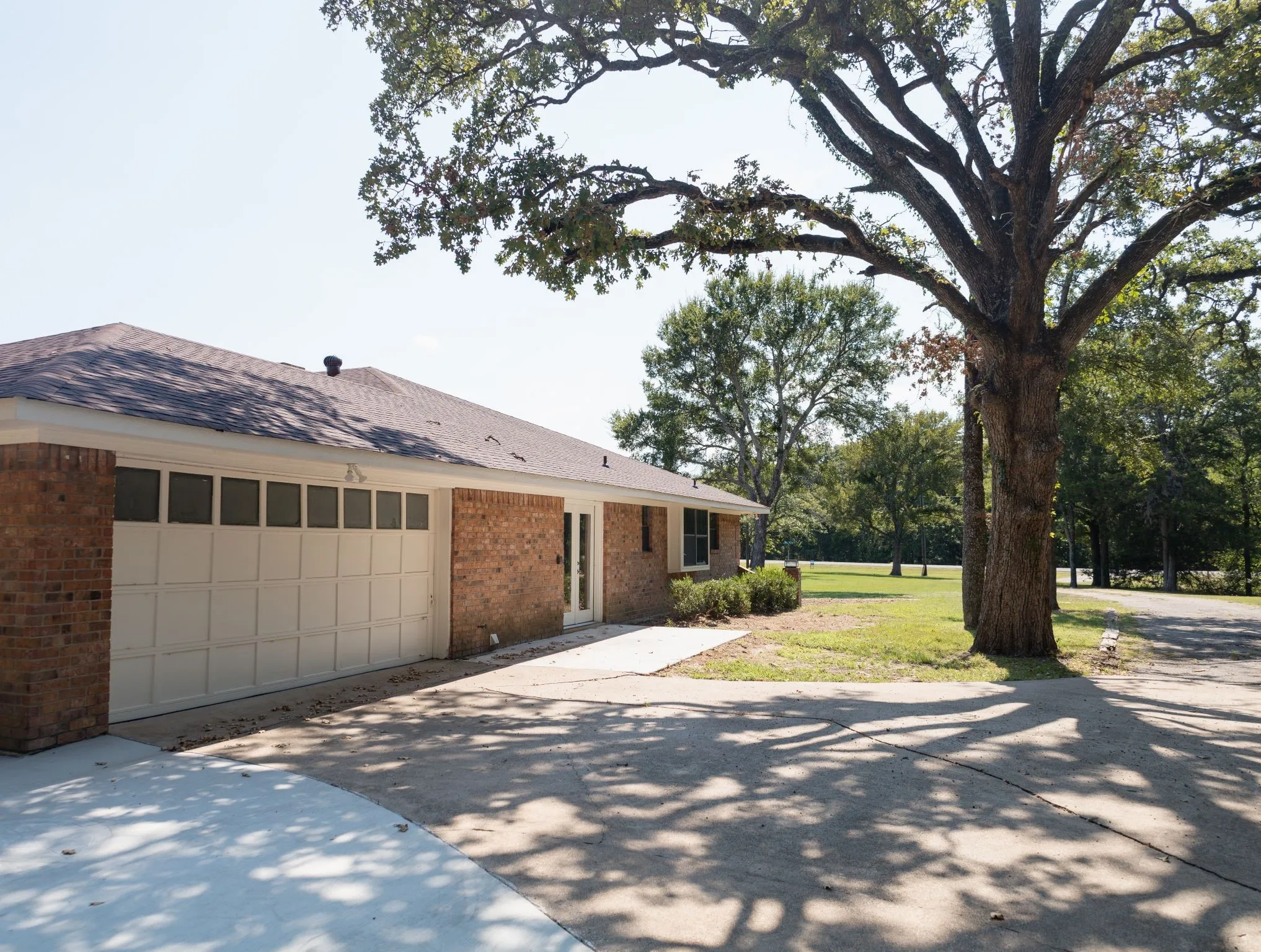 Single Family Residence For Sale in Hunt County , 6373 FM 2101, Quinlan, Texas 75474, 3 Bedroom, 3 Bathroom, 2 Garage spaces, 2,206 Sqft, built in 1984, mls#21388799, Real Estate Agent in Quinlan, Homes For Sale in Hunt county, Homes For Sale in Quinlan, Realtor in Quinlan Texas, Real Estate Brokerage Independent Realty Texas, Luminita Cordes Realtor