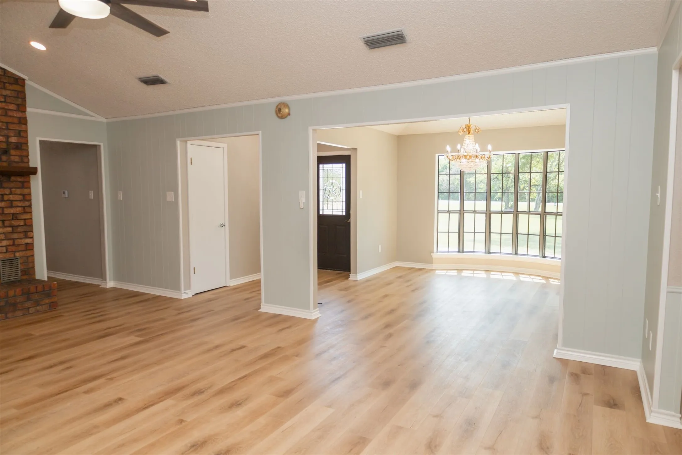 Single Family Residence For Sale in Hunt County , 6373 FM 2101, Quinlan, Texas 75474, 3 Bedroom, 3 Bathroom, 2 Garage spaces, 2,206 Sqft, built in 1984, mls#21388799, Real Estate Agent in Quinlan, Homes For Sale in Hunt county, Homes For Sale in Quinlan, Realtor in Quinlan Texas, Real Estate Brokerage Independent Realty Texas, Luminita Cordes Realtor