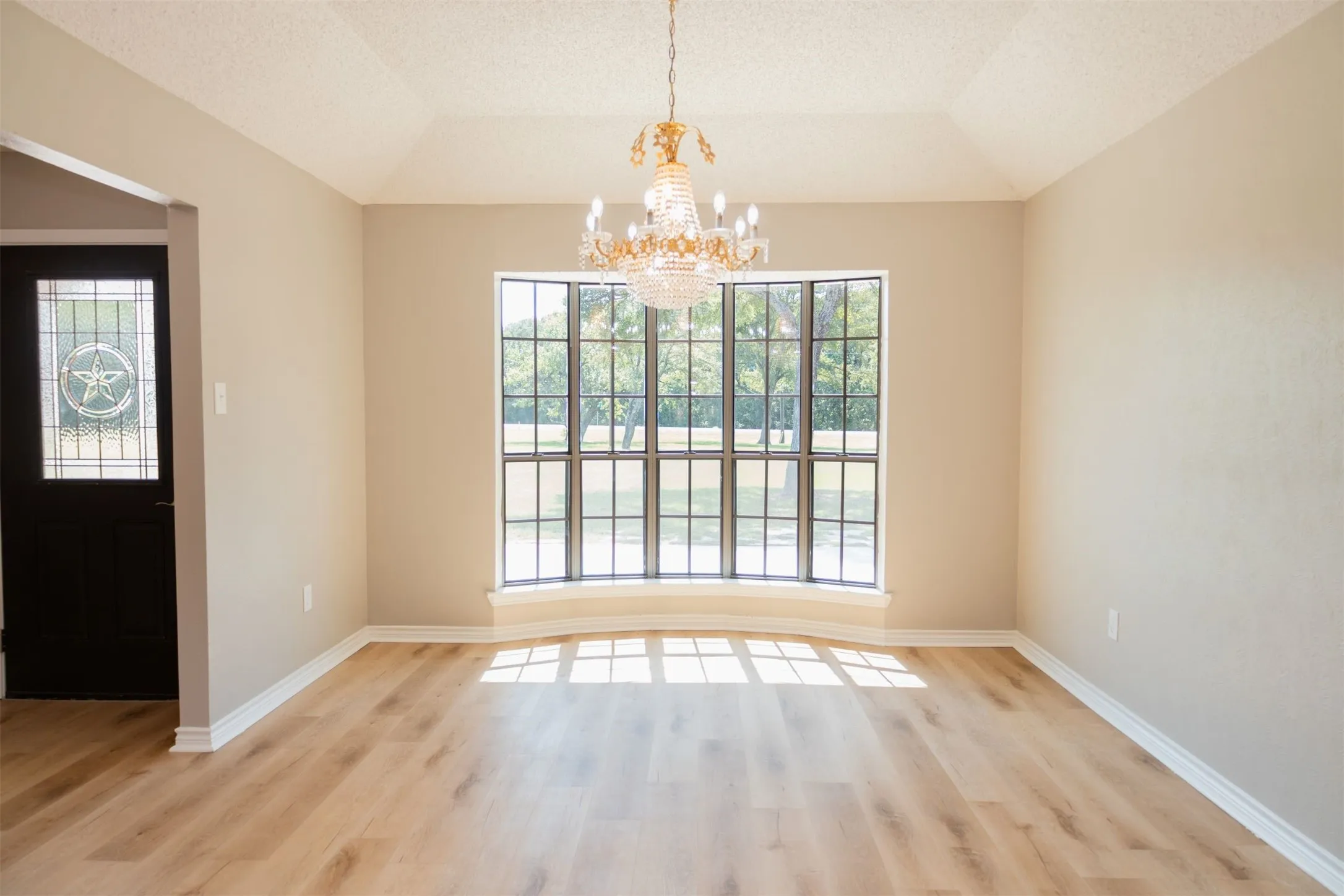Single Family Residence For Sale in Hunt County , 6373 FM 2101, Quinlan, Texas 75474, 3 Bedroom, 3 Bathroom, 2 Garage spaces, 2,206 Sqft, built in 1984, mls#21388799, Real Estate Agent in Quinlan, Homes For Sale in Hunt county, Homes For Sale in Quinlan, Realtor in Quinlan Texas, Real Estate Brokerage Independent Realty Texas, Luminita Cordes Realtor