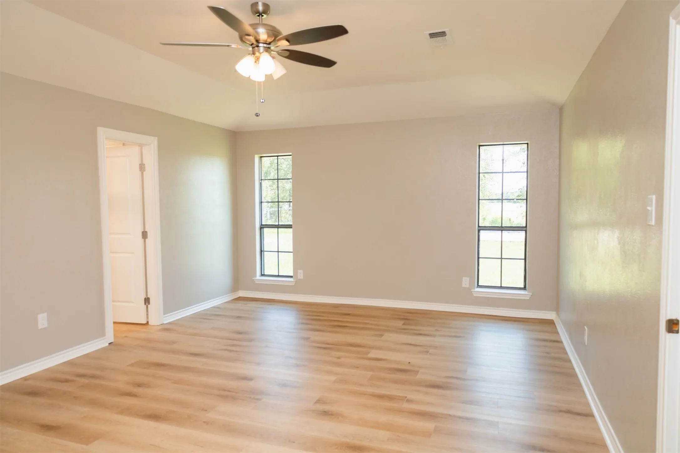 Single Family Residence For Sale in Hunt County , 6373 FM 2101, Quinlan, Texas 75474, 3 Bedroom, 3 Bathroom, 2 Garage spaces, 2,206 Sqft, built in 1984, mls#21388799, Real Estate Agent in Quinlan, Homes For Sale in Hunt county, Homes For Sale in Quinlan, Realtor in Quinlan Texas, Real Estate Brokerage Independent Realty Texas, Luminita Cordes Realtor