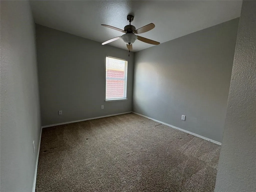 Window with blinds and a ceiling fan