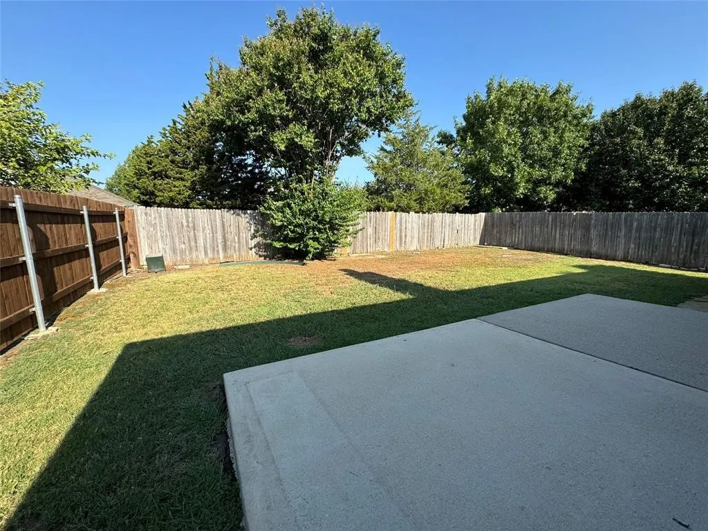 Single Family Residence For Rent in Denton County , 2064 Falls Creek Drive, Little Elm, Texas 75068, 3 Bedroom, 2 Bathroom, 2 Garage spaces, 1,454 Sqft, built in 2002, mls#21388803, Real Estate Agent in Little Elm, Homes For Rent in Denton county, Homes For Rent in Little Elm, Realtor in Little Elm Texas, Real Estate Brokerage Independent Realty Texas, Luminita Cordes Realtor