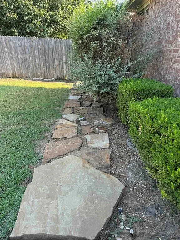 Single Family Residence For Rent in Denton County , 2064 Falls Creek Drive, Little Elm, Texas 75068, 3 Bedroom, 2 Bathroom, 2 Garage spaces, 1,454 Sqft, built in 2002, mls#21388803, Real Estate Agent in Little Elm, Homes For Rent in Denton county, Homes For Rent in Little Elm, Realtor in Little Elm Texas, Real Estate Brokerage Independent Realty Texas, Luminita Cordes Realtor