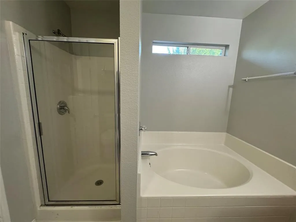 Single Family Residence For Rent in Denton County , 2064 Falls Creek Drive, Little Elm, Texas 75068, 3 Bedroom, 2 Bathroom, 2 Garage spaces, 1,454 Sqft, built in 2002, mls#21388803, Real Estate Agent in Little Elm, Homes For Rent in Denton county, Homes For Rent in Little Elm, Realtor in Little Elm Texas, Real Estate Brokerage Independent Realty Texas, Luminita Cordes Realtor