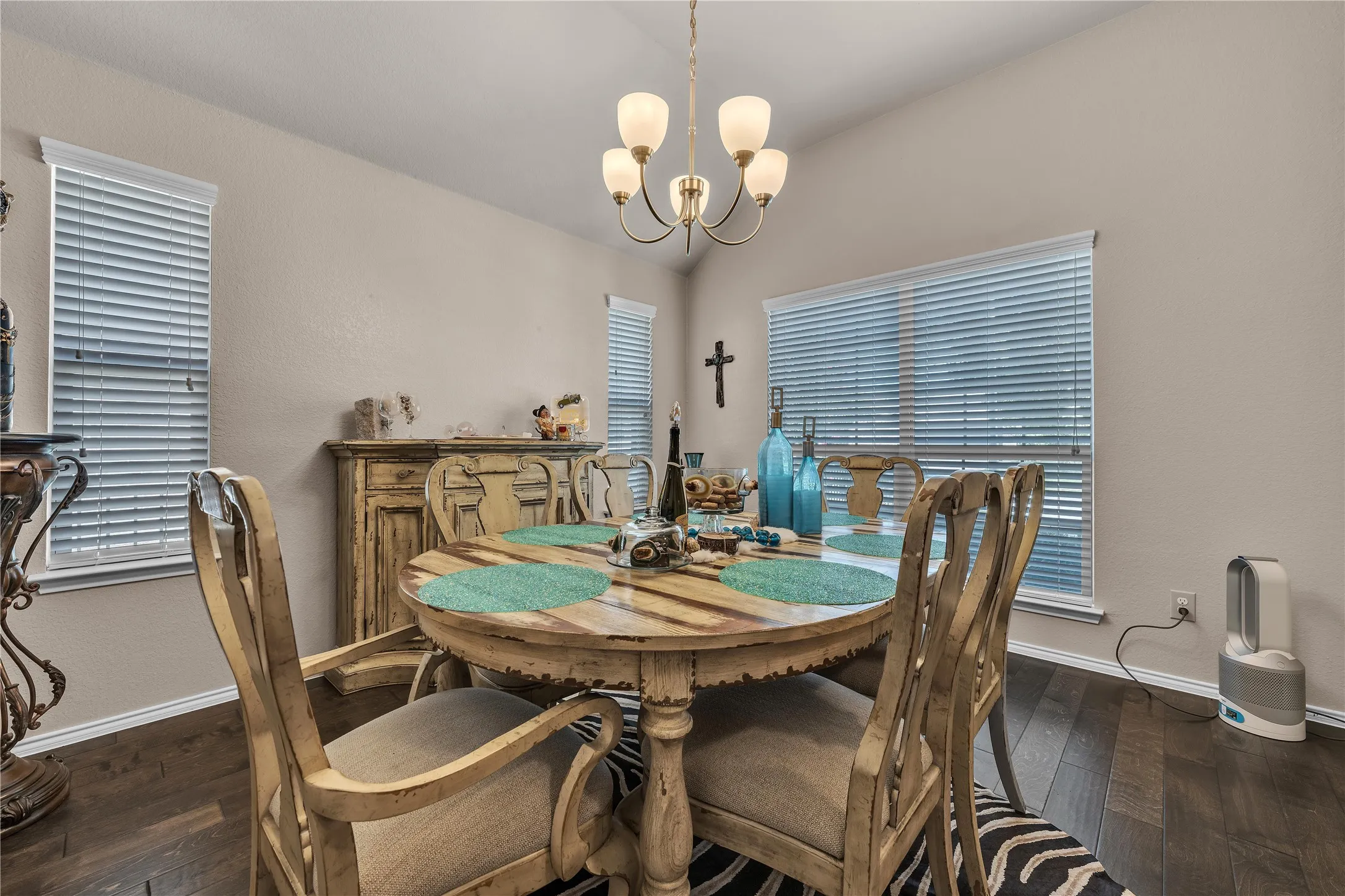 Single Family Residence For Sale in Parker County , 2524 Hadley Street, Weatherford, Texas 76087, 3 Bedroom, 2 Bathroom, 2 Garage spaces, 2,092 Sqft, built in 2018, mls#21388484, Real Estate Agent in Weatherford, Homes For Sale in Parker county, Homes For Sale in Weatherford, Realtor in Weatherford Texas, Real Estate Brokerage Independent Realty Texas, Luminita Cordes Realtor