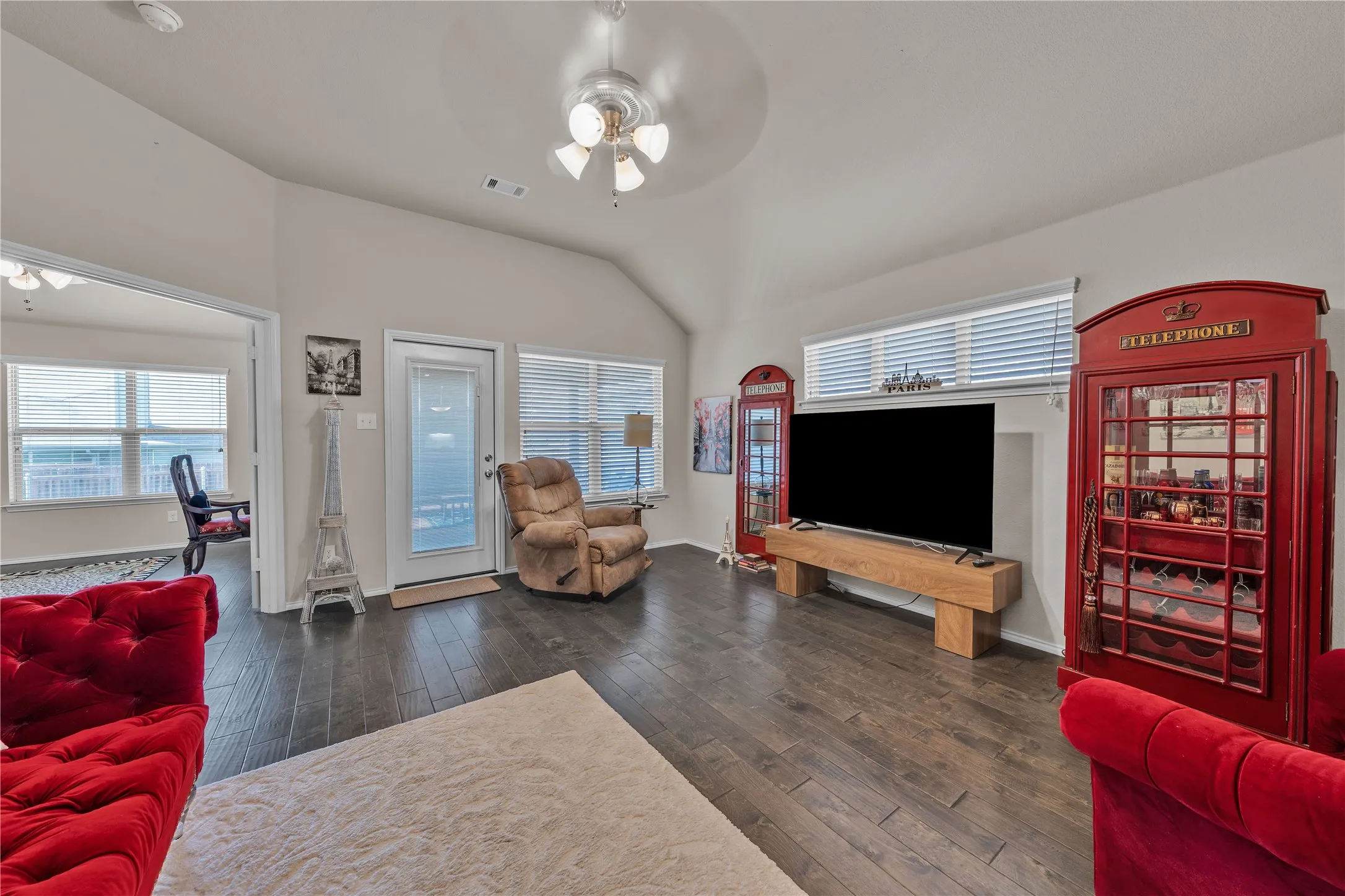 Single Family Residence For Sale in Parker County , 2524 Hadley Street, Weatherford, Texas 76087, 3 Bedroom, 2 Bathroom, 2 Garage spaces, 2,092 Sqft, built in 2018, mls#21388484, Real Estate Agent in Weatherford, Homes For Sale in Parker county, Homes For Sale in Weatherford, Realtor in Weatherford Texas, Real Estate Brokerage Independent Realty Texas, Luminita Cordes Realtor
