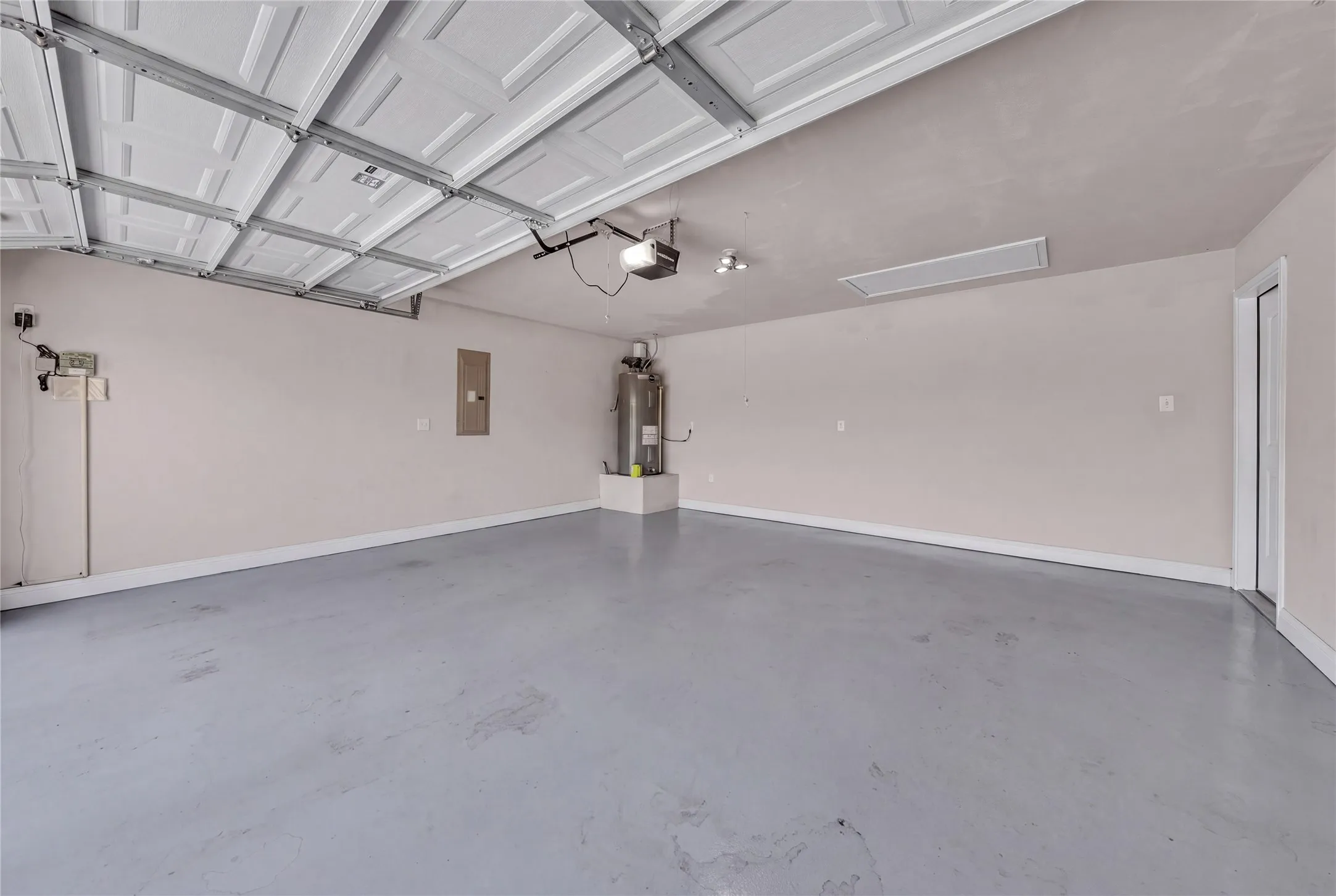 Single Family Residence For Sale in Parker County , 2524 Hadley Street, Weatherford, Texas 76087, 3 Bedroom, 2 Bathroom, 2 Garage spaces, 2,092 Sqft, built in 2018, mls#21388484, Real Estate Agent in Weatherford, Homes For Sale in Parker county, Homes For Sale in Weatherford, Realtor in Weatherford Texas, Real Estate Brokerage Independent Realty Texas, Luminita Cordes Realtor