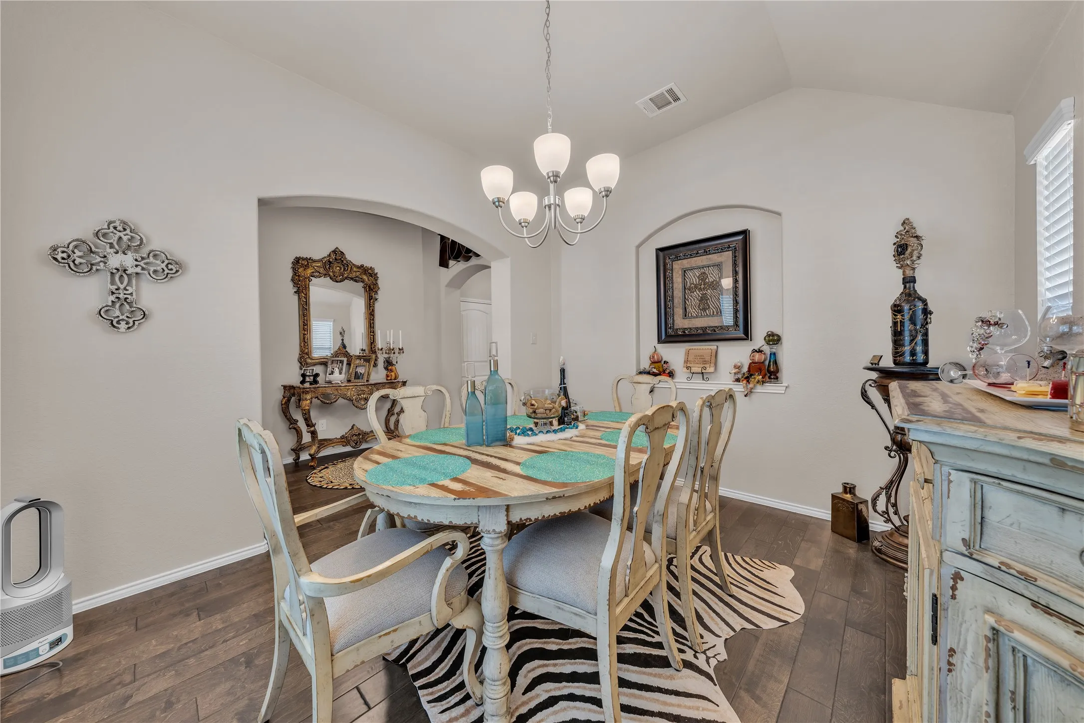 Single Family Residence For Sale in Parker County , 2524 Hadley Street, Weatherford, Texas 76087, 3 Bedroom, 2 Bathroom, 2 Garage spaces, 2,092 Sqft, built in 2018, mls#21388484, Real Estate Agent in Weatherford, Homes For Sale in Parker county, Homes For Sale in Weatherford, Realtor in Weatherford Texas, Real Estate Brokerage Independent Realty Texas, Luminita Cordes Realtor