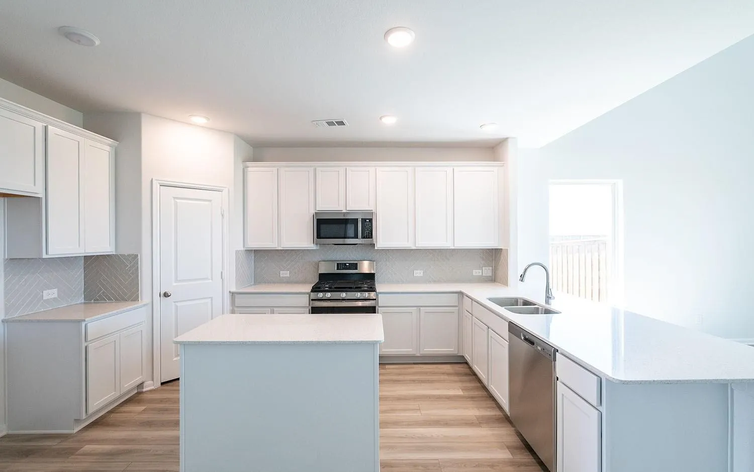 Single Family Residence For Sale in Denton County , 16905 Flagstone Drive, Celina, Texas 75009, 4 Bedroom, 3 Bathroom, 3 Garage spaces, 2,564 Sqft, built in 2023, mls#21388808, Real Estate Agent in Celina, Homes For Sale in Denton county, Homes For Sale in Celina, Realtor in Celina Texas, Real Estate Brokerage Independent Realty Texas, Luminita Cordes Realtor