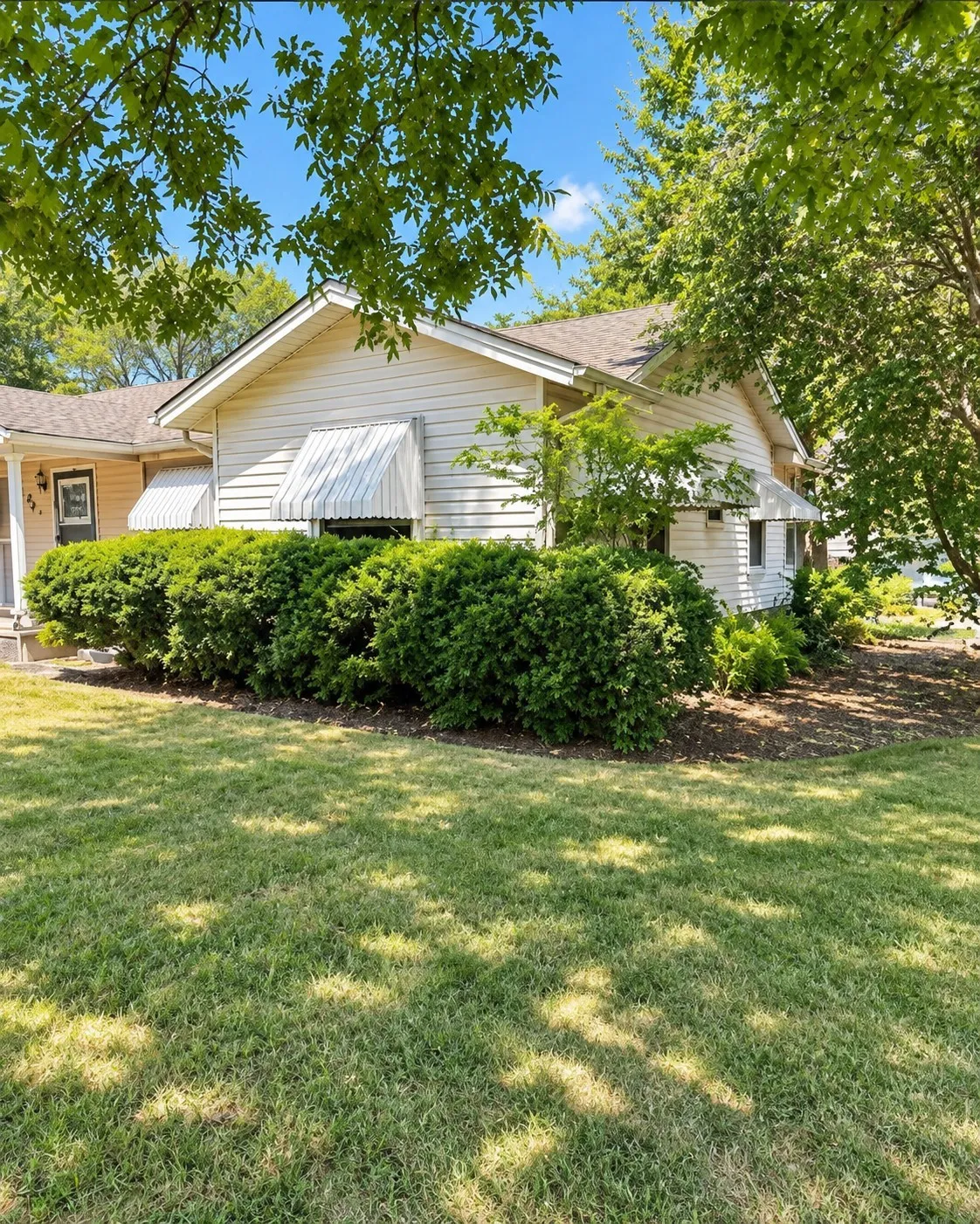 Single Family Residence For Sale in Dallas County , 301 Washington Street, Garland, Texas 75040, 3 Bedroom, 1 Bathroom, 1 Garage spaces, 1,170 Sqft, built in 1955, mls#21388673, Real Estate Agent in Garland, Homes For Sale in Dallas county, Homes For Sale in Garland, Realtor in Garland Texas, Real Estate Brokerage Independent Realty Texas, Luminita Cordes Realtor