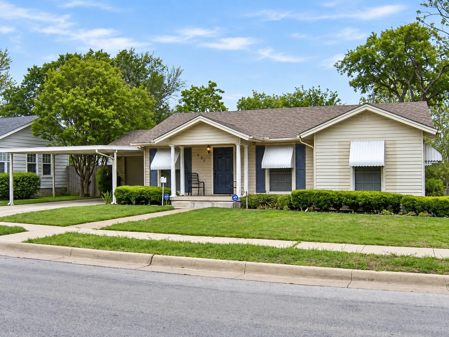 Single Family Residence For Sale in Dallas County , 301 Washington Street, Garland, Texas 75040, 3 Bedroom, 1 Bathroom, 1 Garage spaces, 1,170 Sqft, built in 1955, mls#21388673, Real Estate Agent in Garland, Homes For Sale in Dallas county, Homes For Sale in Garland, Realtor in Garland Texas, Real Estate Brokerage Independent Realty Texas, Luminita Cordes Realtor