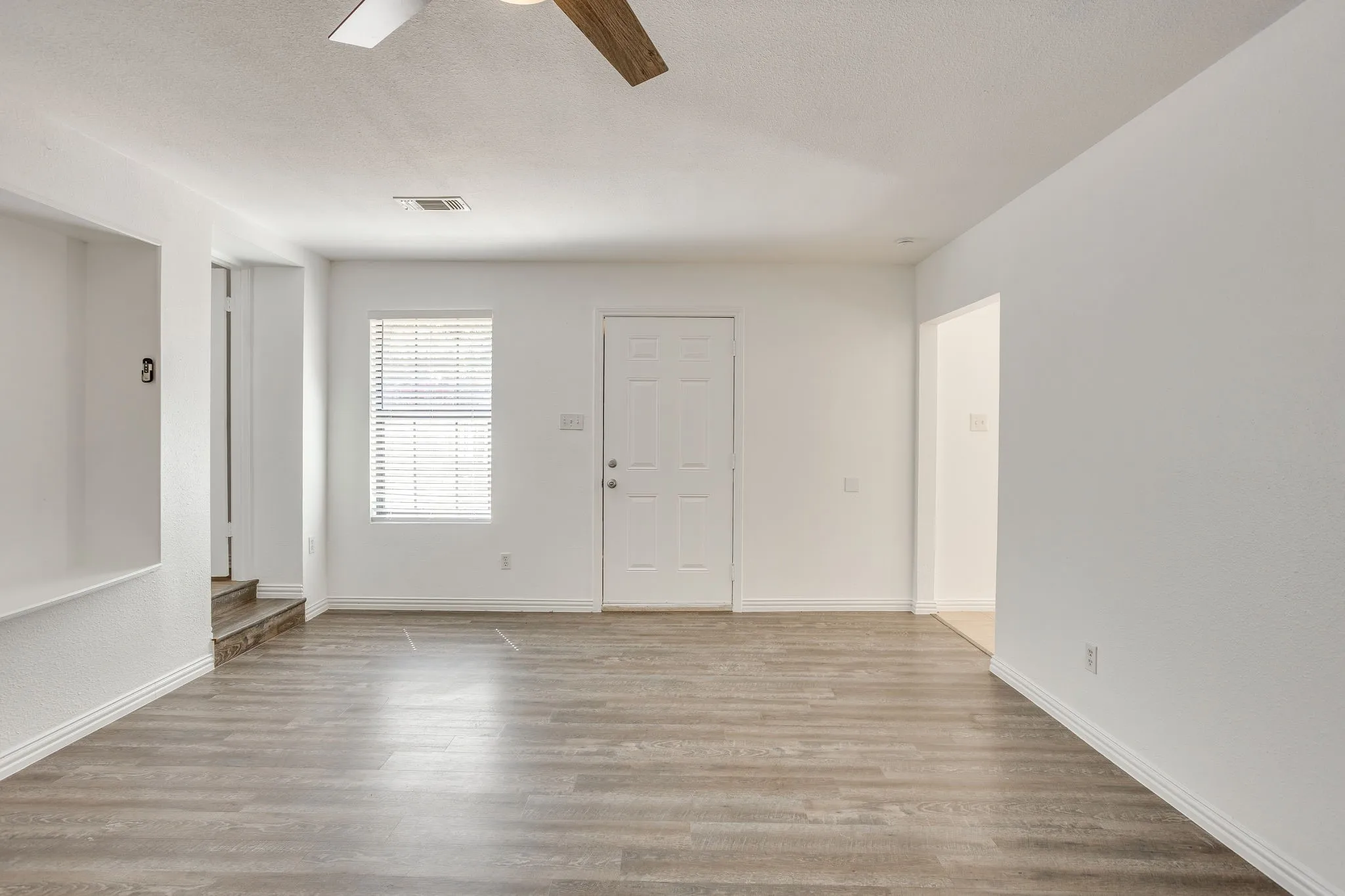 Single Family Residence For Sale in Tarrant County , 6940 Hatch Road, Fort Worth, Texas 76135, 2 Bedroom, 1 Bathroom, Garage spaces, 1,267 Sqft, built in 1955, mls#21379021, Real Estate Agent in Fort Worth, Homes For Sale in Tarrant county, Homes For Sale in Fort Worth, Realtor in Fort Worth Texas, Real Estate Brokerage Independent Realty Texas, Luminita Cordes Realtor
