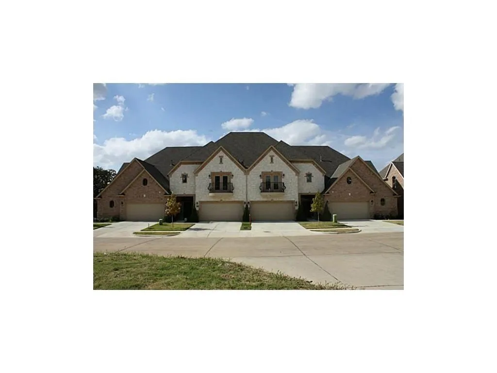Townhouse For Rent in Dallas County , 1811 leann Lane, Irving, Texas 75061, 3 Bedroom, 3 Bathroom, 2 Garage spaces, 2,100 Sqft, built in 2010, mls#21388817, Real Estate Agent in Irving, Homes For Rent in Dallas county, Homes For Rent in Irving, Realtor in Irving Texas, Real Estate Brokerage Independent Realty Texas, Luminita Cordes Realtor