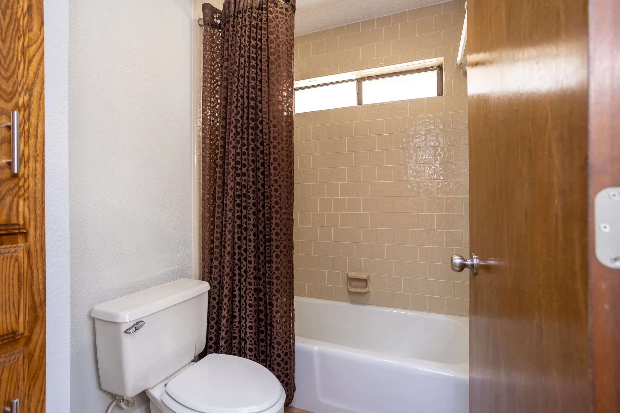 HALL BATH WITH SHOWER TUB COMBO AND LINEN STORAGE