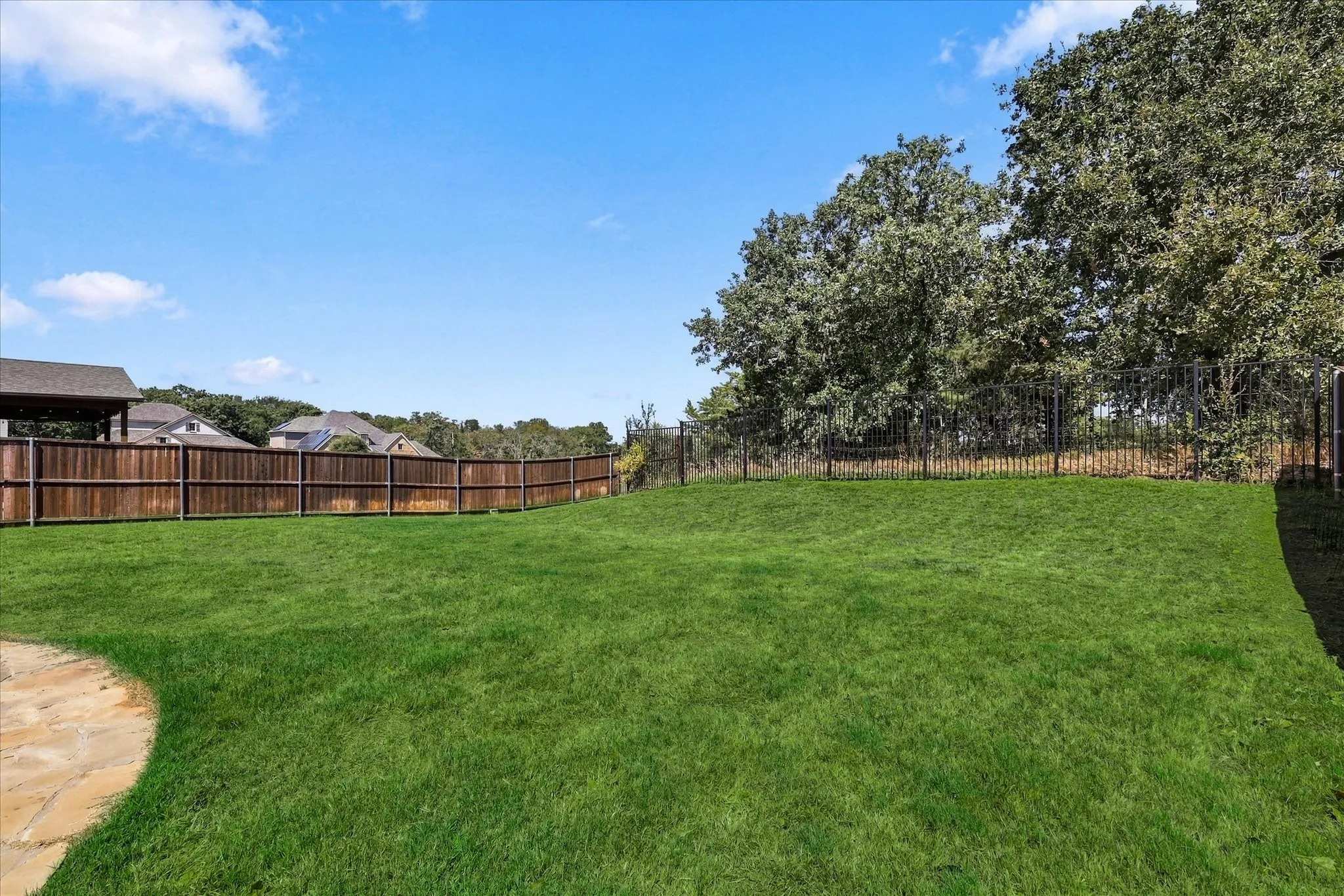 Single Family Residence For Sale in Denton County , 305 Kellan Court, Hickory Creek, Texas 75065, 4 Bedroom, 4 Bathroom, 3 Garage spaces, 2,586 Sqft, built in 2020, mls#21386272, Real Estate Agent in Hickory Creek, Homes For Sale in Denton county, Homes For Sale in Hickory Creek, Realtor in Hickory Creek Texas, Real Estate Brokerage Independent Realty Texas, Luminita Cordes Realtor