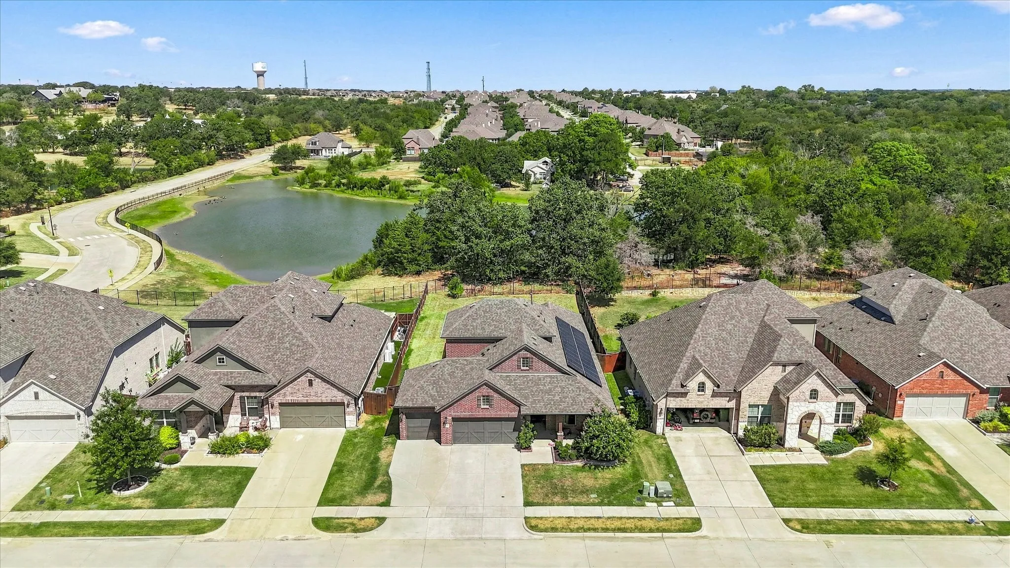 Single Family Residence For Sale in Denton County , 305 Kellan Court, Hickory Creek, Texas 75065, 4 Bedroom, 4 Bathroom, 3 Garage spaces, 2,586 Sqft, built in 2020, mls#21386272, Real Estate Agent in Hickory Creek, Homes For Sale in Denton county, Homes For Sale in Hickory Creek, Realtor in Hickory Creek Texas, Real Estate Brokerage Independent Realty Texas, Luminita Cordes Realtor