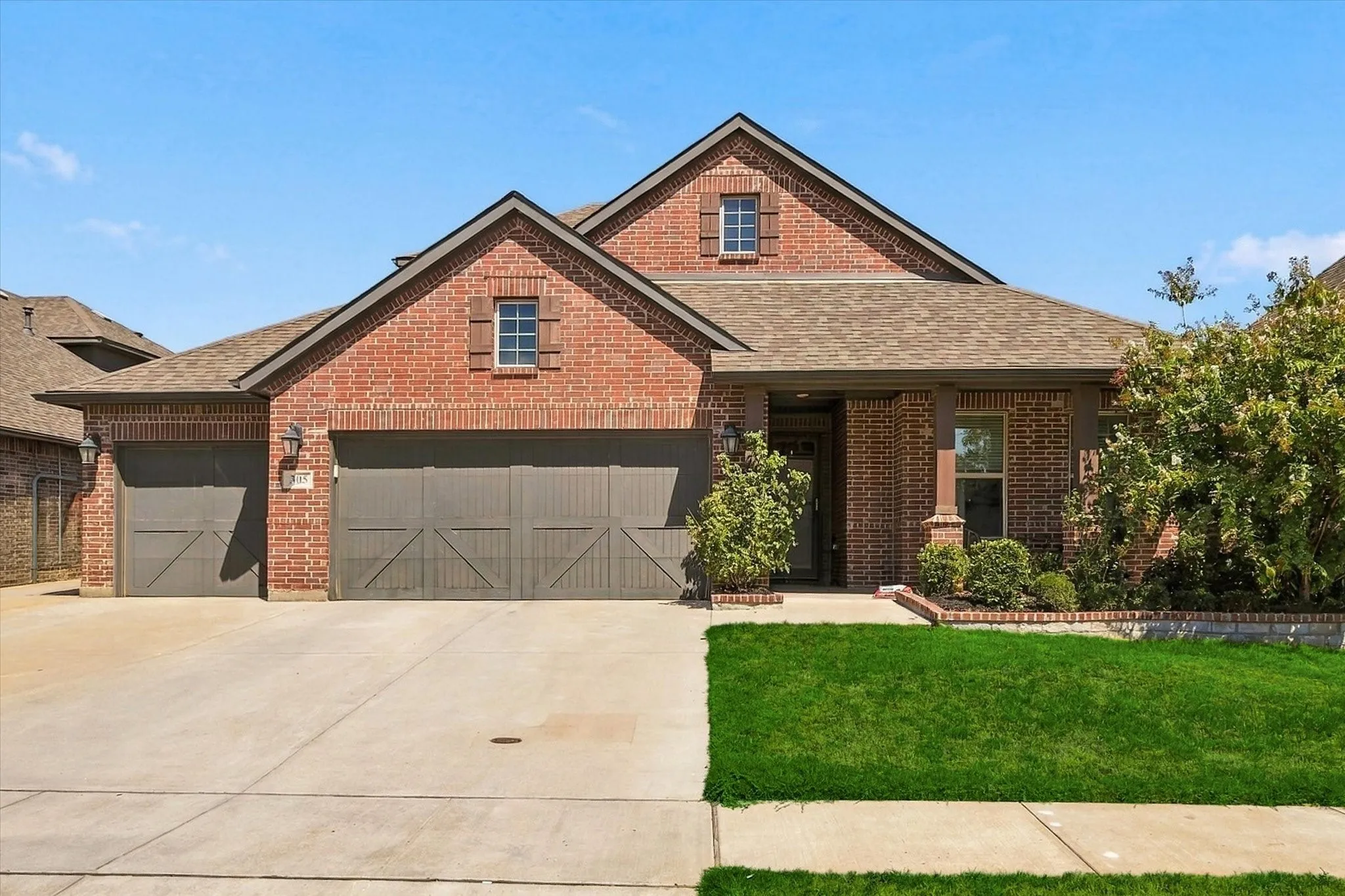 Single Family Residence For Sale in Denton County , 305 Kellan Court, Hickory Creek, Texas 75065, 4 Bedroom, 4 Bathroom, 3 Garage spaces, 2,586 Sqft, built in 2020, mls#21386272, Real Estate Agent in Hickory Creek, Homes For Sale in Denton county, Homes For Sale in Hickory Creek, Realtor in Hickory Creek Texas, Real Estate Brokerage Independent Realty Texas, Luminita Cordes Realtor