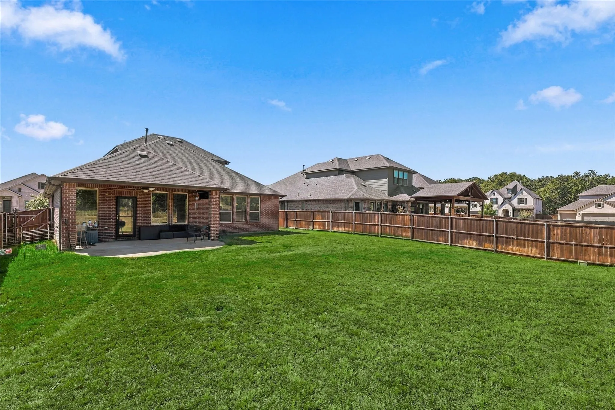 Single Family Residence For Sale in Denton County , 305 Kellan Court, Hickory Creek, Texas 75065, 4 Bedroom, 4 Bathroom, 3 Garage spaces, 2,586 Sqft, built in 2020, mls#21386272, Real Estate Agent in Hickory Creek, Homes For Sale in Denton county, Homes For Sale in Hickory Creek, Realtor in Hickory Creek Texas, Real Estate Brokerage Independent Realty Texas, Luminita Cordes Realtor