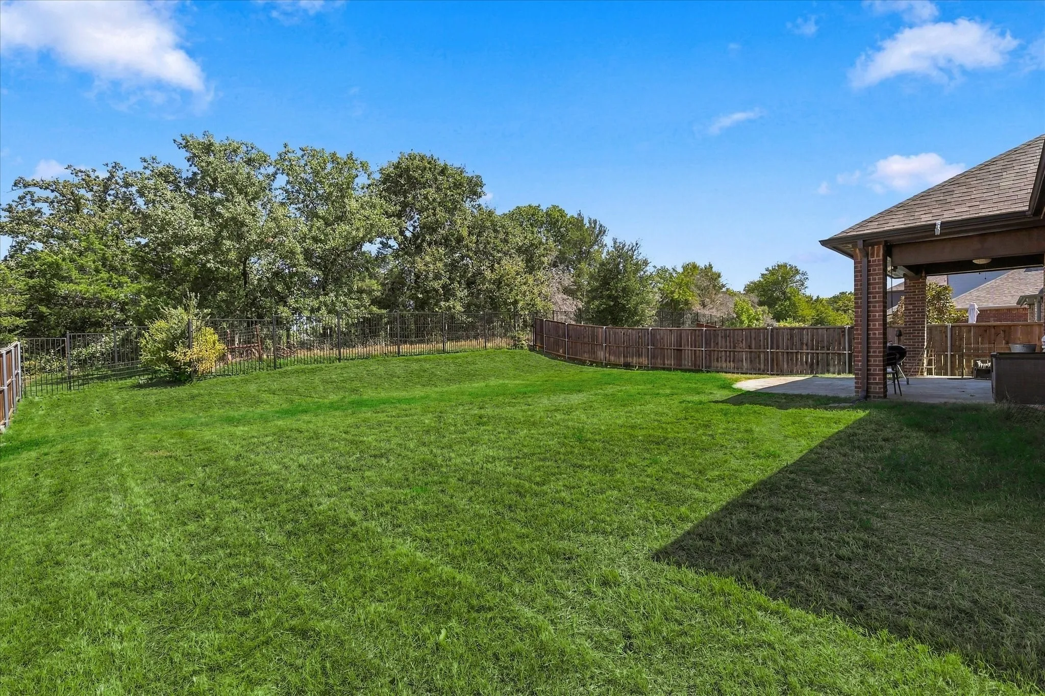 Single Family Residence For Sale in Denton County , 305 Kellan Court, Hickory Creek, Texas 75065, 4 Bedroom, 4 Bathroom, 3 Garage spaces, 2,586 Sqft, built in 2020, mls#21386272, Real Estate Agent in Hickory Creek, Homes For Sale in Denton county, Homes For Sale in Hickory Creek, Realtor in Hickory Creek Texas, Real Estate Brokerage Independent Realty Texas, Luminita Cordes Realtor