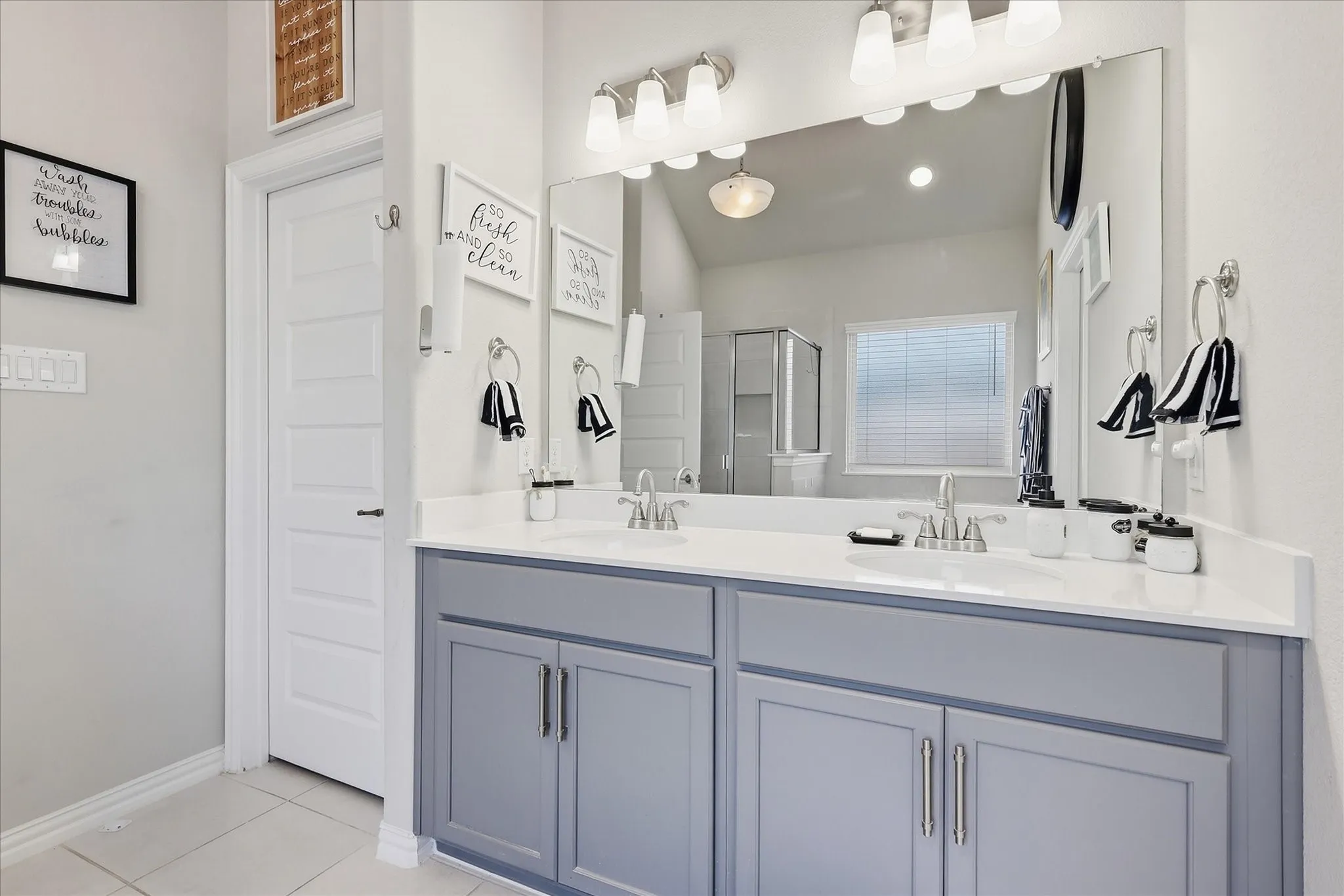 Single Family Residence For Sale in Denton County , 305 Kellan Court, Hickory Creek, Texas 75065, 4 Bedroom, 4 Bathroom, 3 Garage spaces, 2,586 Sqft, built in 2020, mls#21386272, Real Estate Agent in Hickory Creek, Homes For Sale in Denton county, Homes For Sale in Hickory Creek, Realtor in Hickory Creek Texas, Real Estate Brokerage Independent Realty Texas, Luminita Cordes Realtor