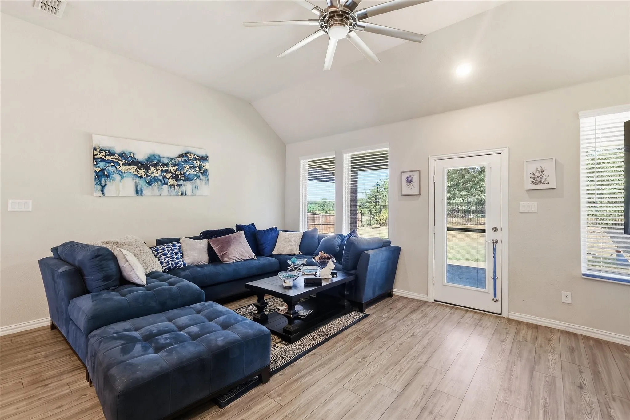 Single Family Residence For Sale in Denton County , 305 Kellan Court, Hickory Creek, Texas 75065, 4 Bedroom, 4 Bathroom, 3 Garage spaces, 2,586 Sqft, built in 2020, mls#21386272, Real Estate Agent in Hickory Creek, Homes For Sale in Denton county, Homes For Sale in Hickory Creek, Realtor in Hickory Creek Texas, Real Estate Brokerage Independent Realty Texas, Luminita Cordes Realtor