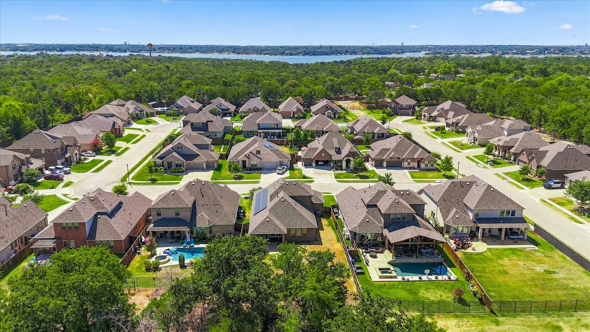 Single Family Residence For Sale in Denton County , 305 Kellan Court, Hickory Creek, Texas 75065, 4 Bedroom, 4 Bathroom, 3 Garage spaces, 2,586 Sqft, built in 2020, mls#21386272, Real Estate Agent in Hickory Creek, Homes For Sale in Denton county, Homes For Sale in Hickory Creek, Realtor in Hickory Creek Texas, Real Estate Brokerage Independent Realty Texas, Luminita Cordes Realtor