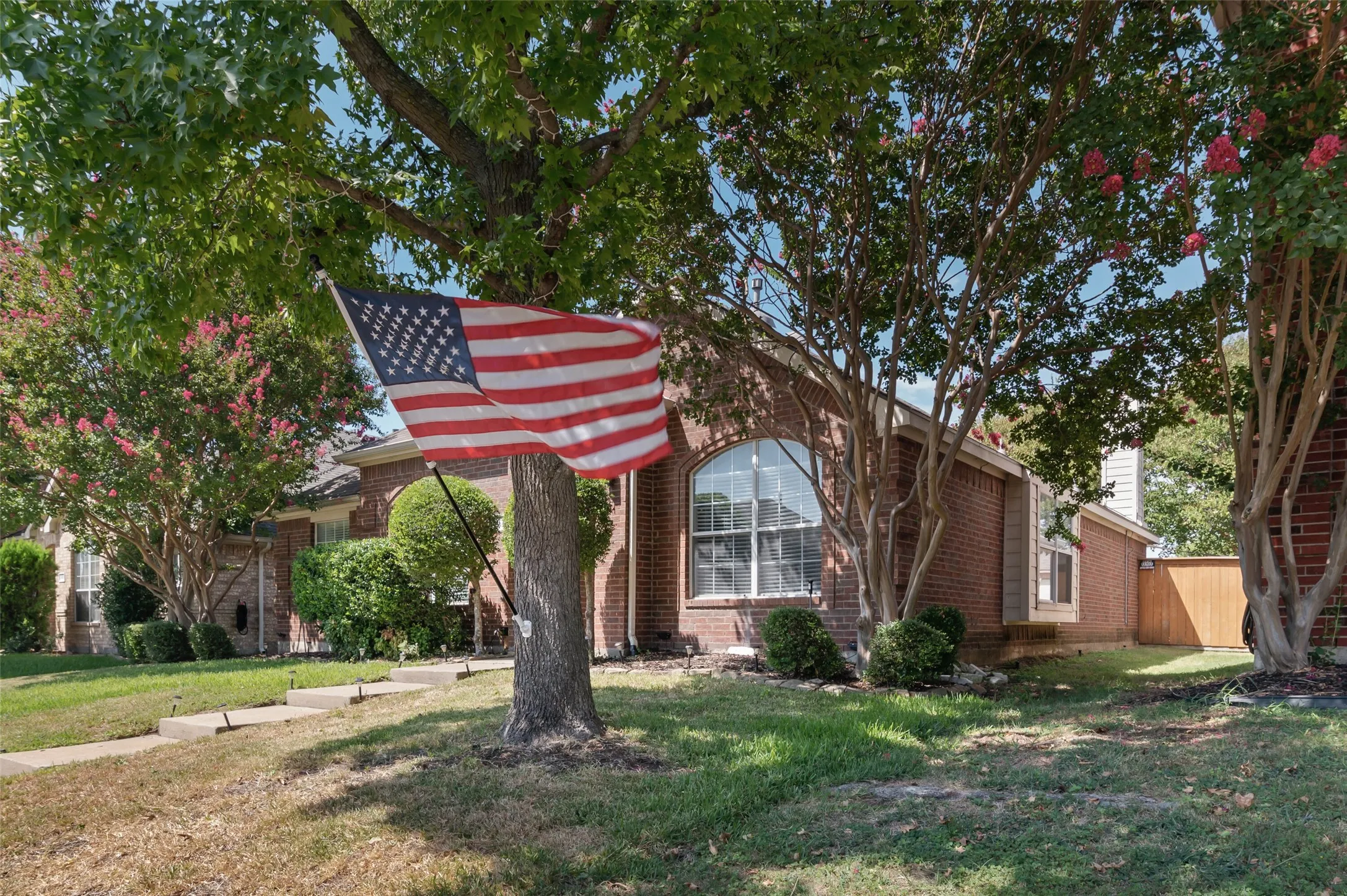 Single Family Residence For Sale in Collin County , 307 Trailwood Drive, Allen, Texas 75002, 4 Bedroom, 2 Bathroom, 2 Garage spaces, 1,783 Sqft, built in 1999, mls#21385672, Real Estate Agent in Allen, Homes For Sale in Collin county, Homes For Sale in Allen, Realtor in Allen Texas, Real Estate Brokerage Independent Realty Texas, Luminita Cordes Realtor