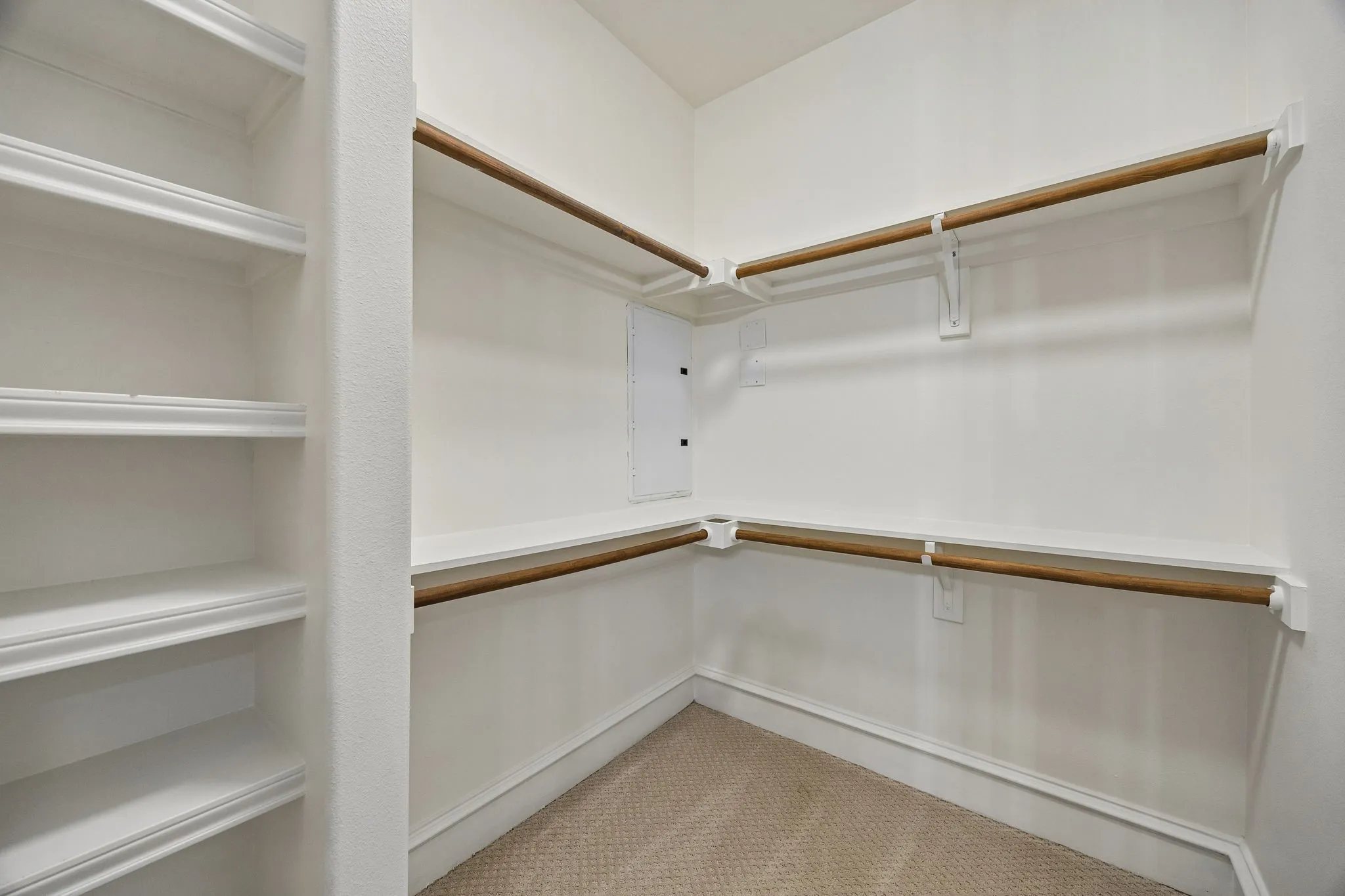 Condominium For Sale in Tarrant County , 301 Watermere Drive 222, Southlake, Texas 76092, 1 Bedroom, 2 Bathroom, Garage spaces, 1,200 Sqft, built in 2008, mls#21388747, Real Estate Agent in Southlake, Homes For Sale in Tarrant county, Homes For Sale in Southlake, Realtor in Southlake Texas, Real Estate Brokerage Independent Realty Texas, Luminita Cordes Realtor