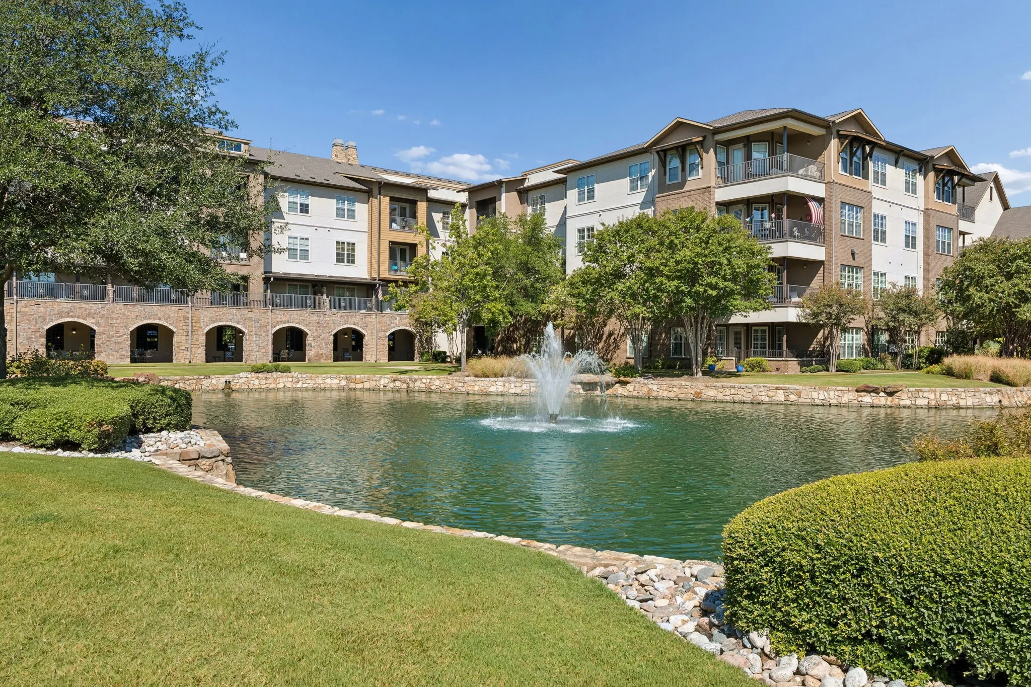 Condominium For Sale in Tarrant County , 301 Watermere Drive 222, Southlake, Texas 76092, 1 Bedroom, 2 Bathroom, Garage spaces, 1,200 Sqft, built in 2008, mls#21388747, Real Estate Agent in Southlake, Homes For Sale in Tarrant county, Homes For Sale in Southlake, Realtor in Southlake Texas, Real Estate Brokerage Independent Realty Texas, Luminita Cordes Realtor