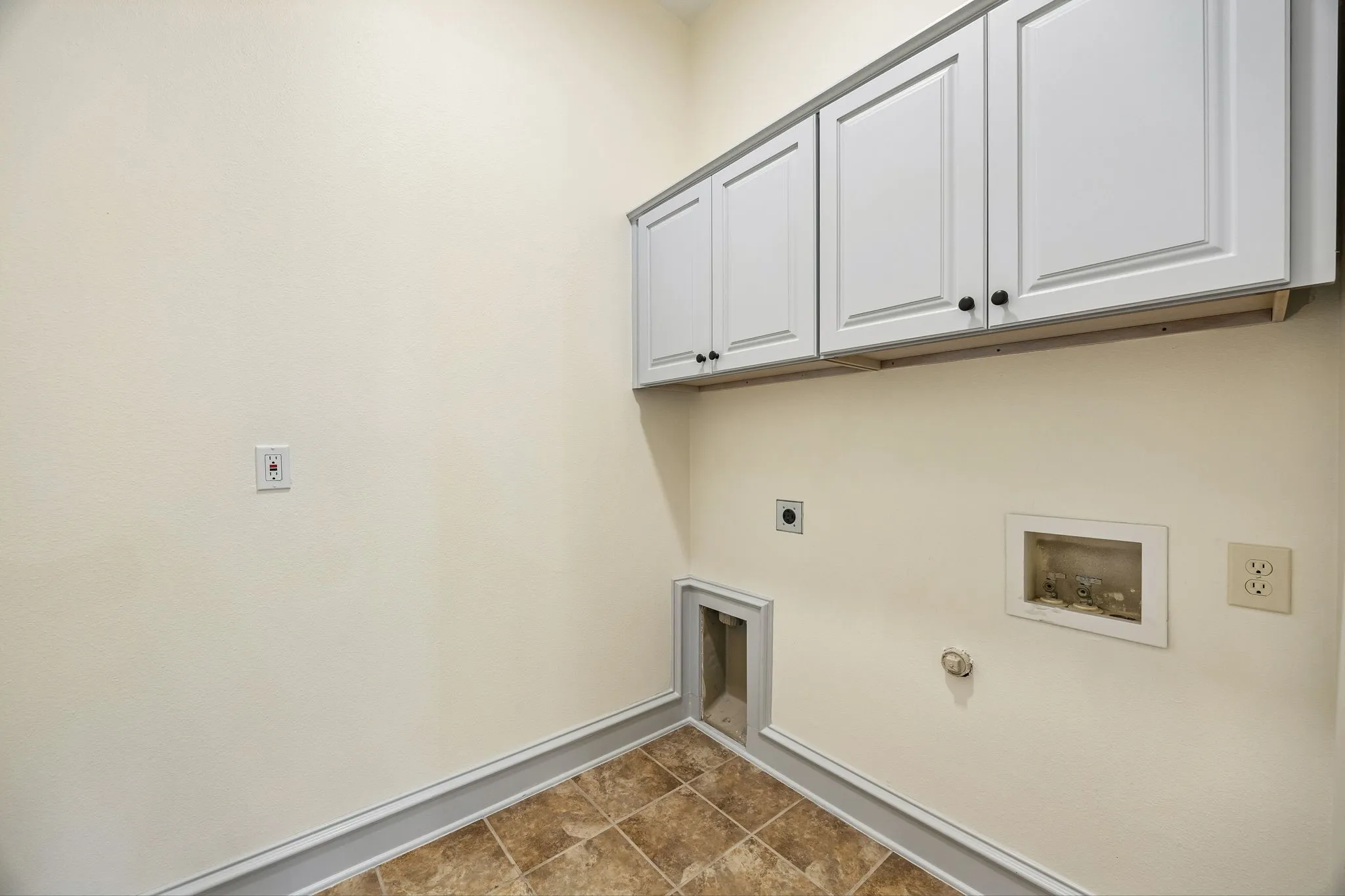 Condominium For Sale in Tarrant County , 301 Watermere Drive 222, Southlake, Texas 76092, 1 Bedroom, 2 Bathroom, Garage spaces, 1,200 Sqft, built in 2008, mls#21388747, Real Estate Agent in Southlake, Homes For Sale in Tarrant county, Homes For Sale in Southlake, Realtor in Southlake Texas, Real Estate Brokerage Independent Realty Texas, Luminita Cordes Realtor