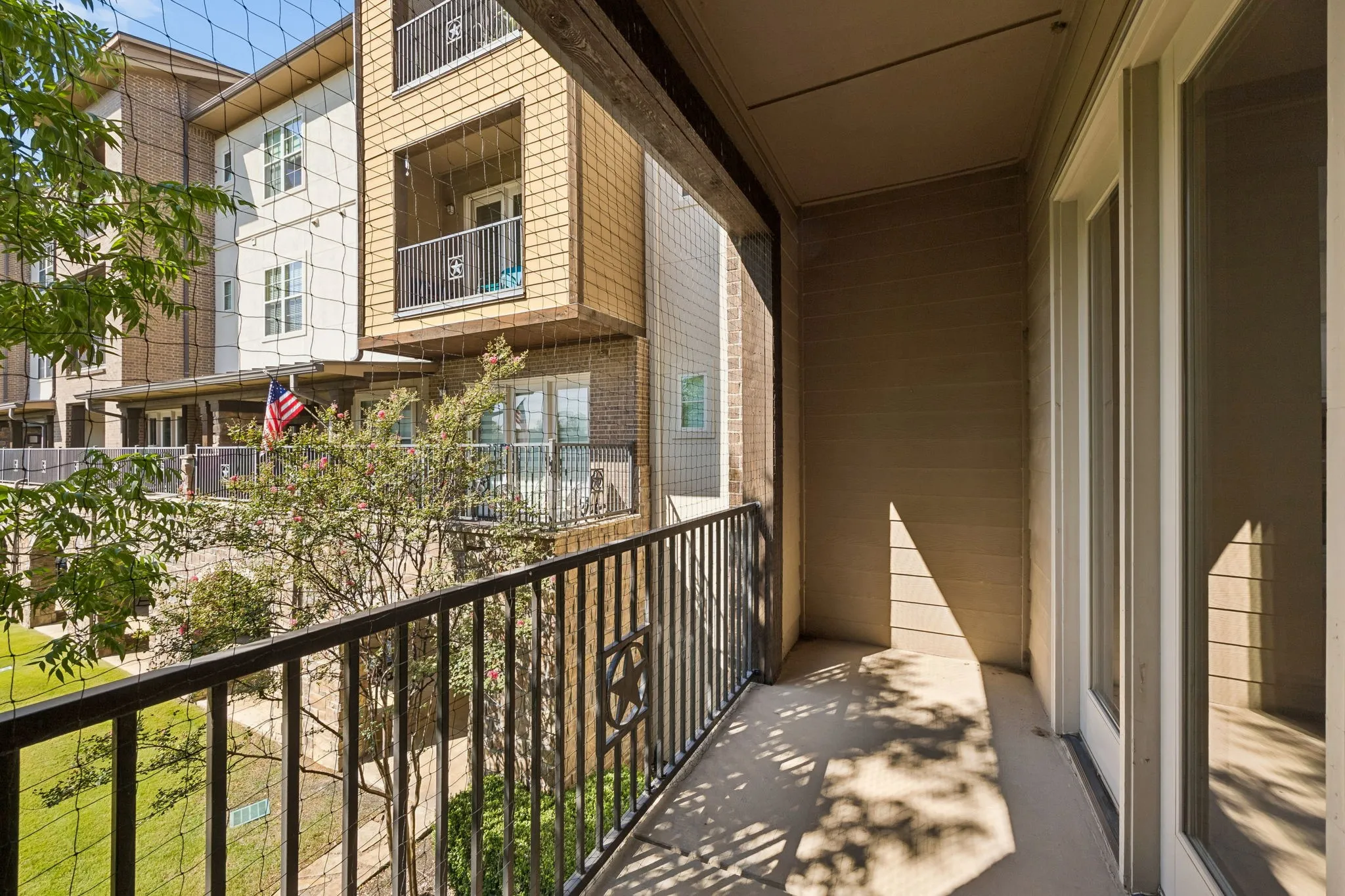 Condominium For Sale in Tarrant County , 301 Watermere Drive 222, Southlake, Texas 76092, 1 Bedroom, 2 Bathroom, Garage spaces, 1,200 Sqft, built in 2008, mls#21388747, Real Estate Agent in Southlake, Homes For Sale in Tarrant county, Homes For Sale in Southlake, Realtor in Southlake Texas, Real Estate Brokerage Independent Realty Texas, Luminita Cordes Realtor