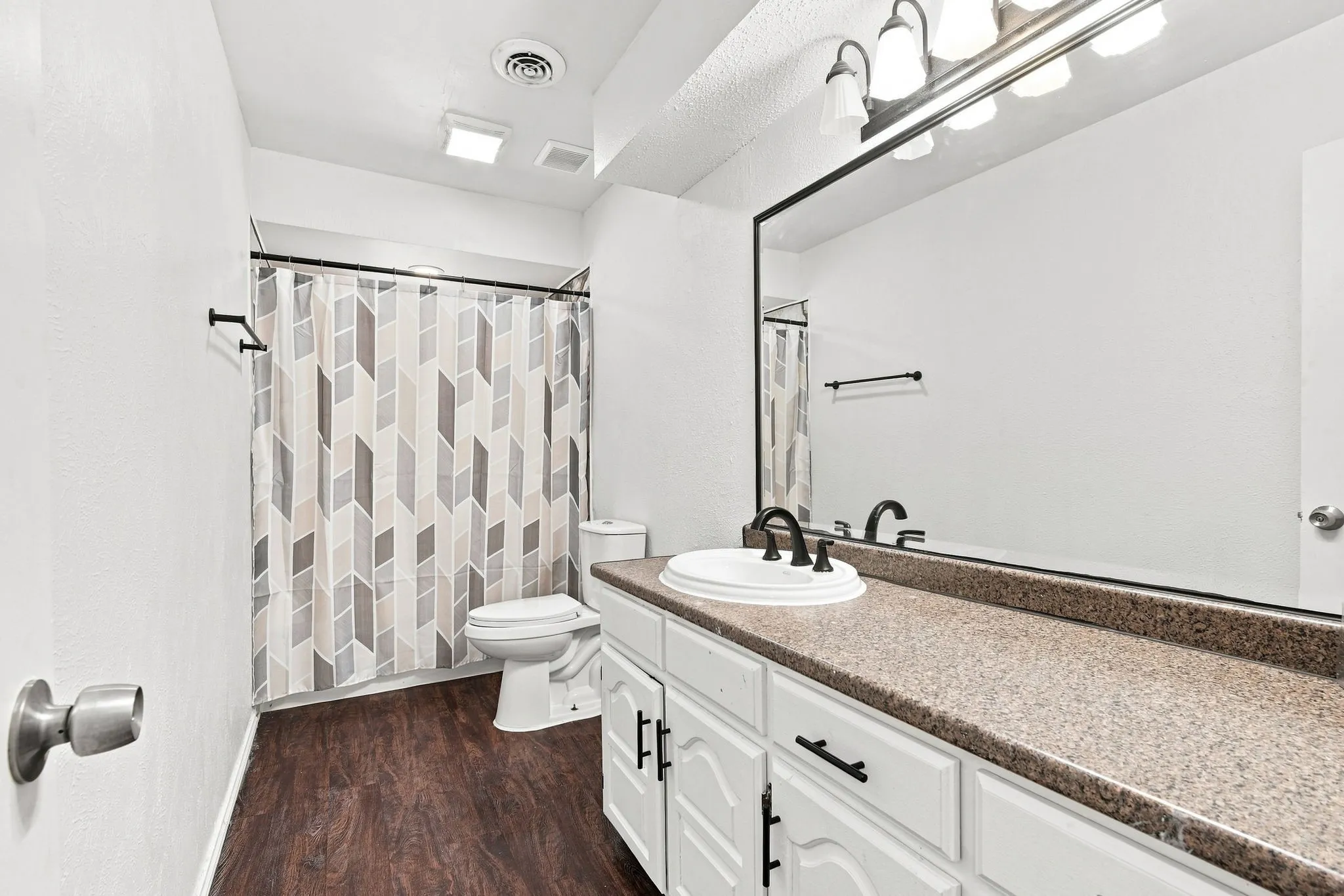 Single Family Residence For Sale in Ellis County , 460 S Fm-55, Italy, Texas 76651, 6 Bedroom, 3 Bathroom, 2 Garage spaces, 2,818 Sqft, built in 1984, mls#21388825, Real Estate Agent in Italy, Homes For Sale in Ellis county, Homes For Sale in Italy, Realtor in Italy Texas, Real Estate Brokerage Independent Realty Texas, Luminita Cordes Realtor