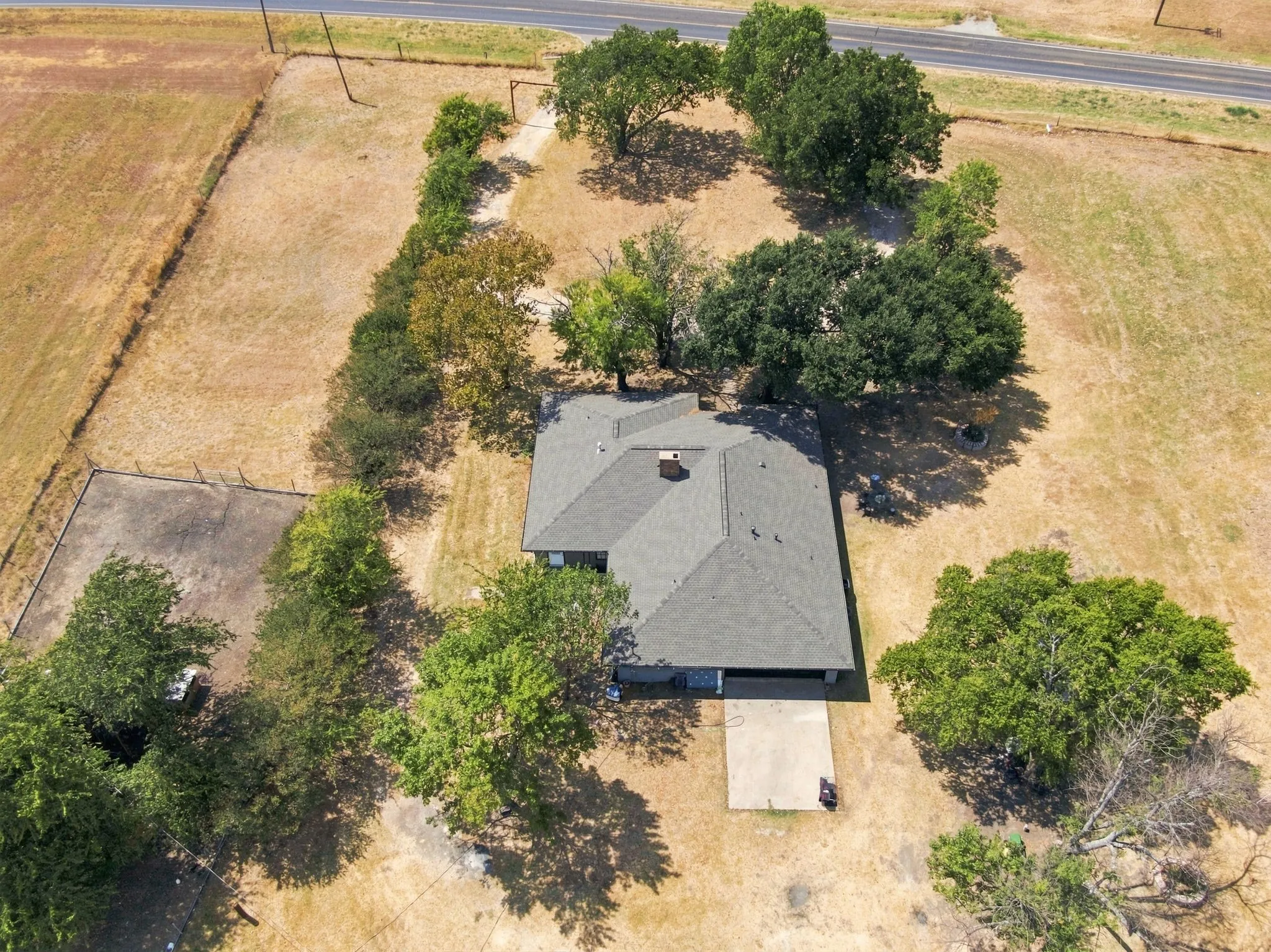 Single Family Residence For Sale in Ellis County , 460 S Fm-55, Italy, Texas 76651, 6 Bedroom, 3 Bathroom, 2 Garage spaces, 2,818 Sqft, built in 1984, mls#21388825, Real Estate Agent in Italy, Homes For Sale in Ellis county, Homes For Sale in Italy, Realtor in Italy Texas, Real Estate Brokerage Independent Realty Texas, Luminita Cordes Realtor