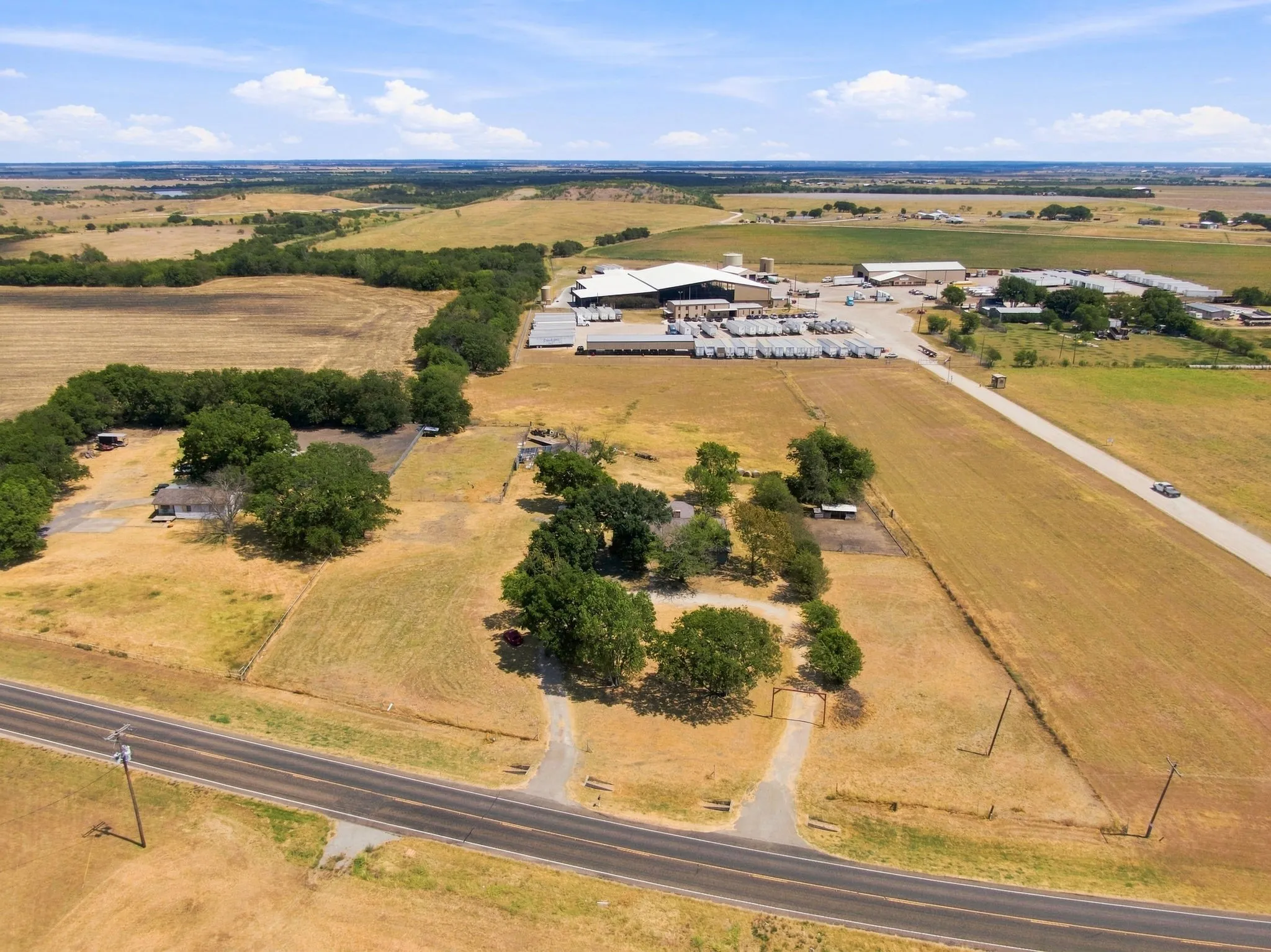 Single Family Residence For Sale in Ellis County , 460 S Fm-55, Italy, Texas 76651, 6 Bedroom, 3 Bathroom, 2 Garage spaces, 2,818 Sqft, built in 1984, mls#21388825, Real Estate Agent in Italy, Homes For Sale in Ellis county, Homes For Sale in Italy, Realtor in Italy Texas, Real Estate Brokerage Independent Realty Texas, Luminita Cordes Realtor
