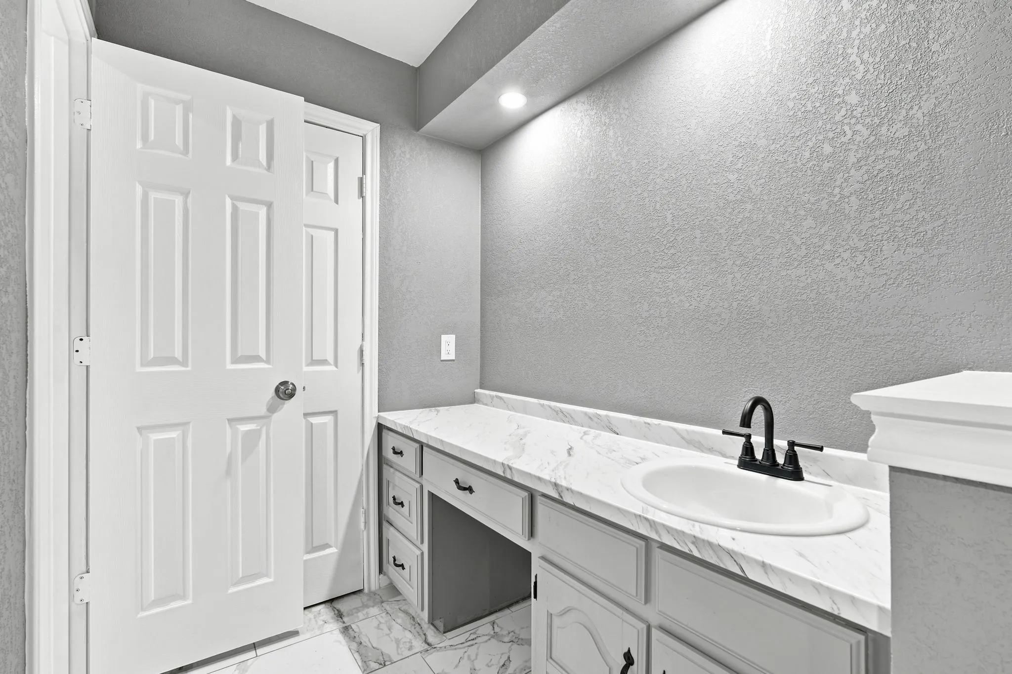 Single Family Residence For Sale in Ellis County , 460 S Fm-55, Italy, Texas 76651, 6 Bedroom, 3 Bathroom, 2 Garage spaces, 2,818 Sqft, built in 1984, mls#21388825, Real Estate Agent in Italy, Homes For Sale in Ellis county, Homes For Sale in Italy, Realtor in Italy Texas, Real Estate Brokerage Independent Realty Texas, Luminita Cordes Realtor