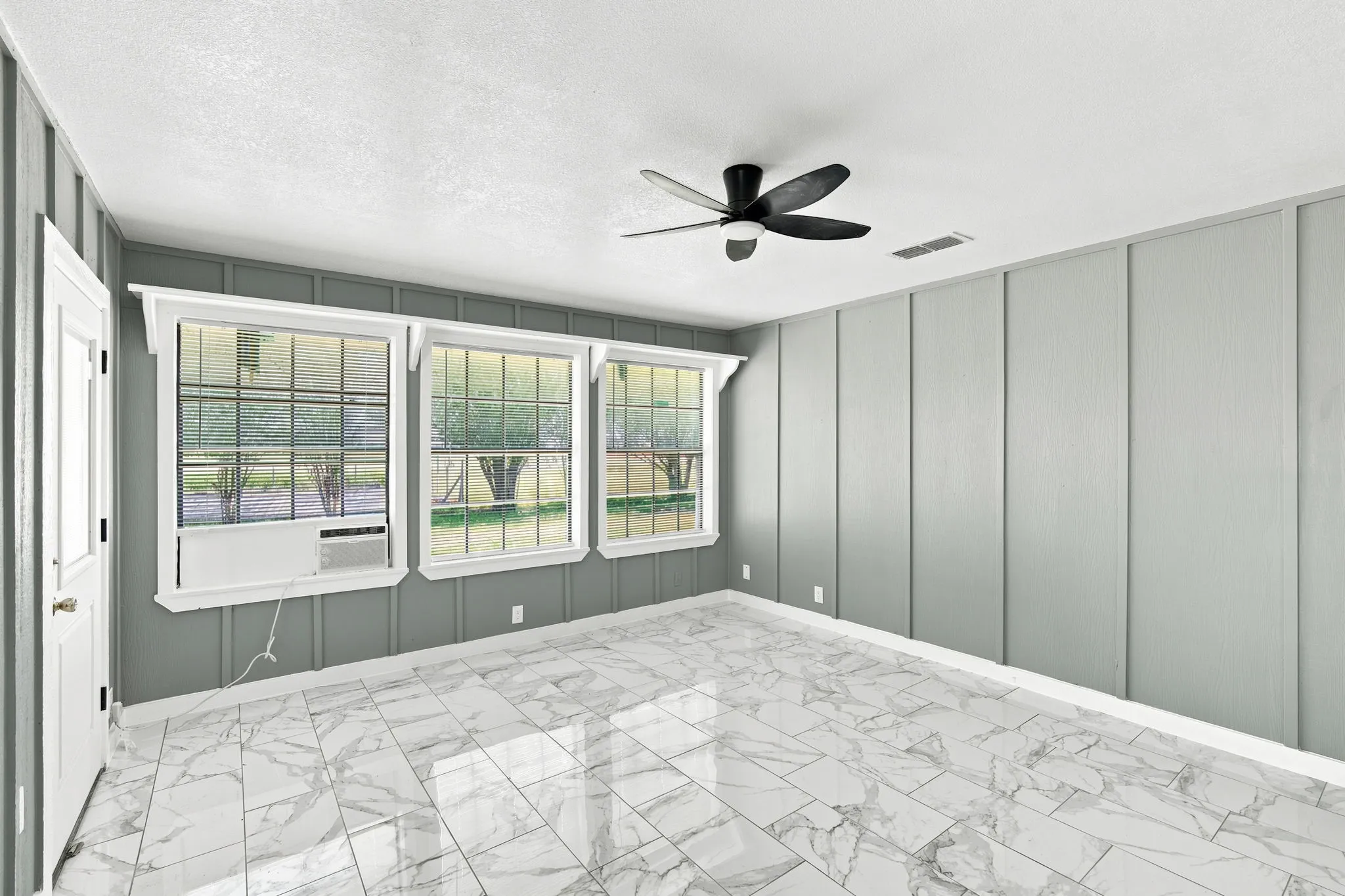 Single Family Residence For Sale in Ellis County , 460 S Fm-55, Italy, Texas 76651, 6 Bedroom, 3 Bathroom, 2 Garage spaces, 2,818 Sqft, built in 1984, mls#21388825, Real Estate Agent in Italy, Homes For Sale in Ellis county, Homes For Sale in Italy, Realtor in Italy Texas, Real Estate Brokerage Independent Realty Texas, Luminita Cordes Realtor